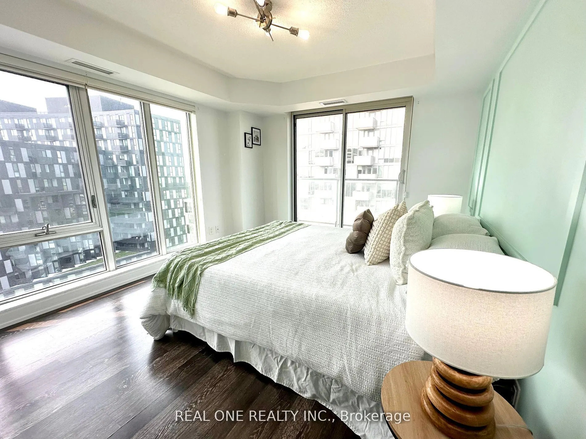 565 Wilson Avenue, #W904