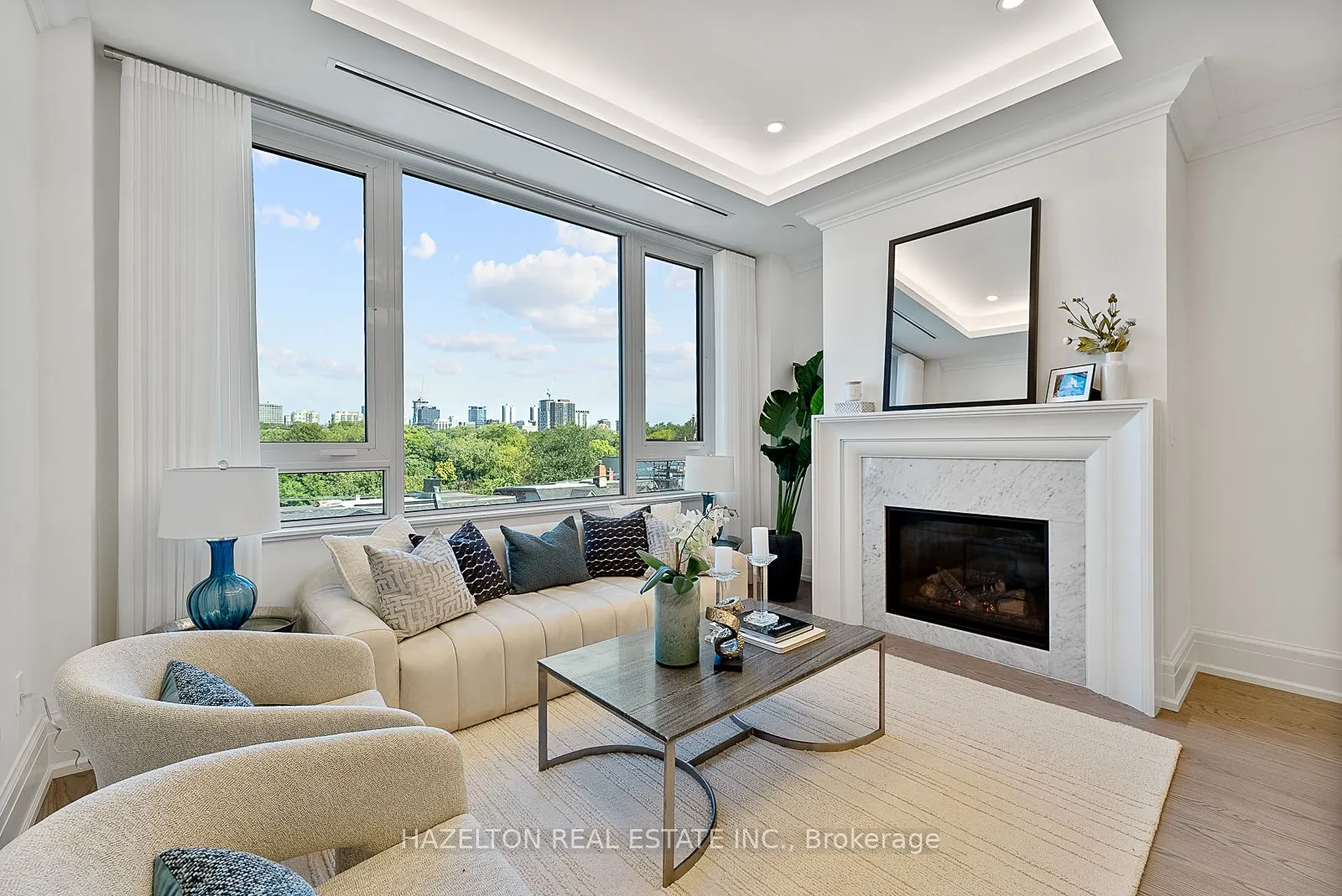 128 Hazelton Avenue, #404