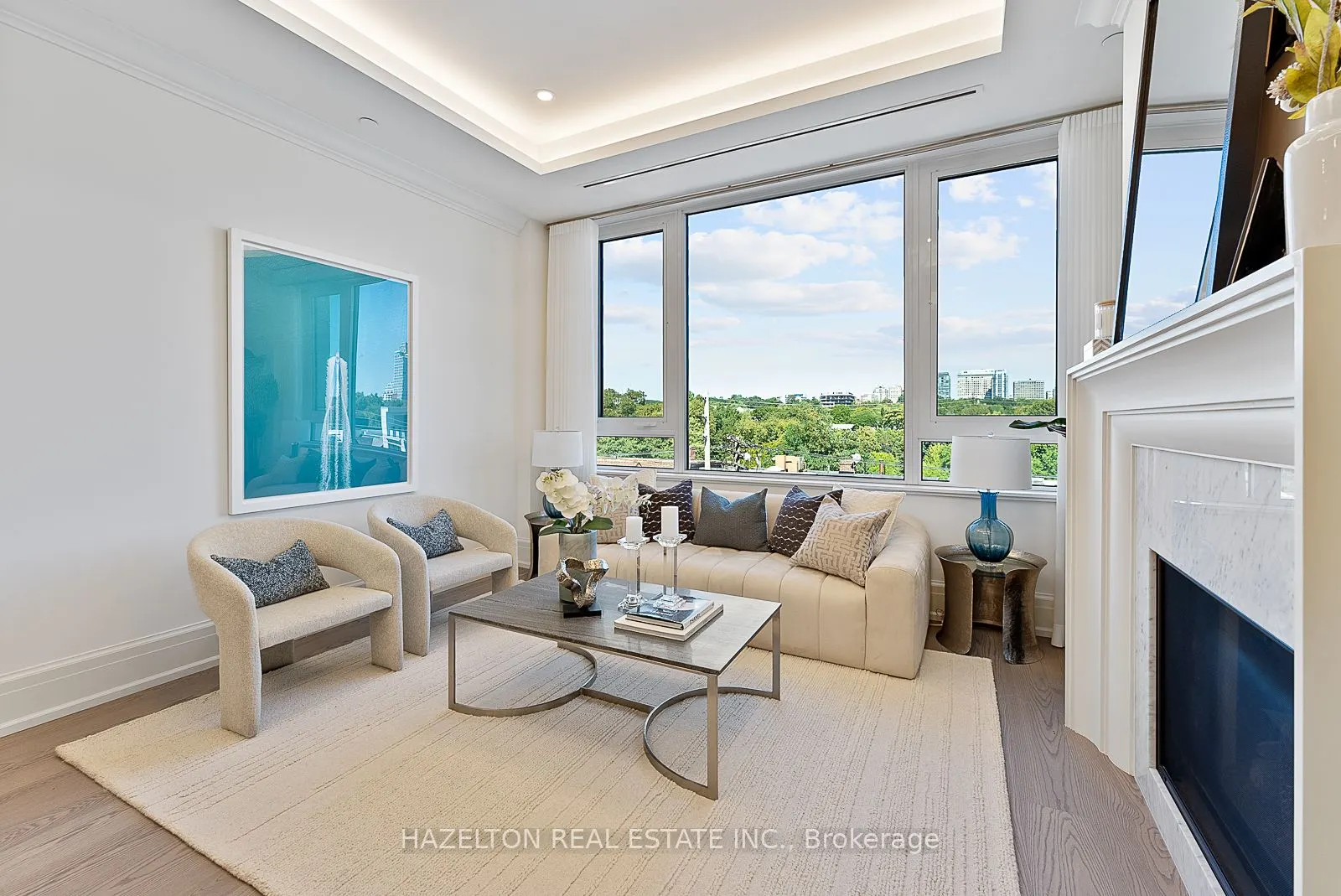 128 Hazelton Avenue, #404
