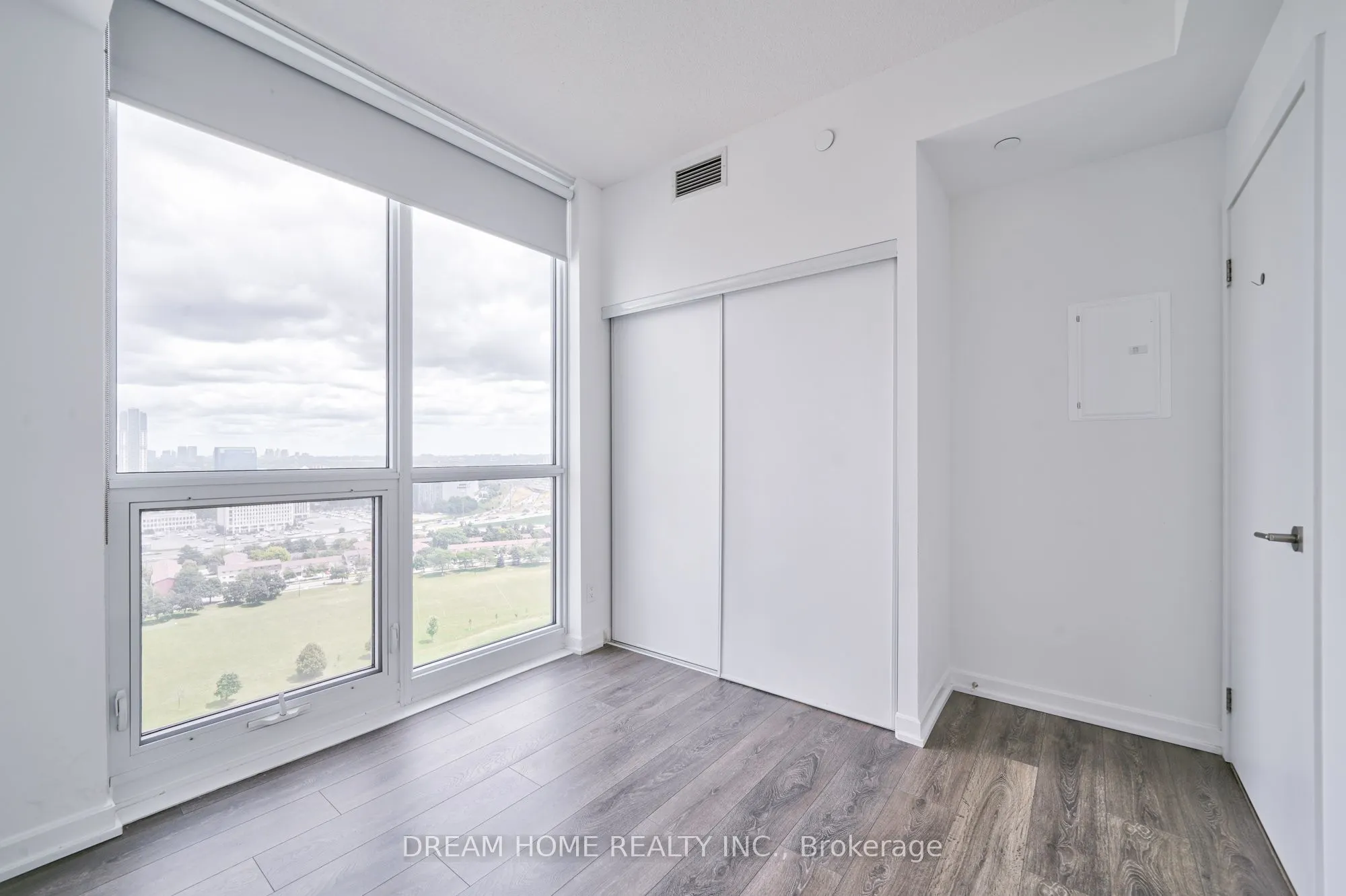 32 Forest Manor Road, #2208