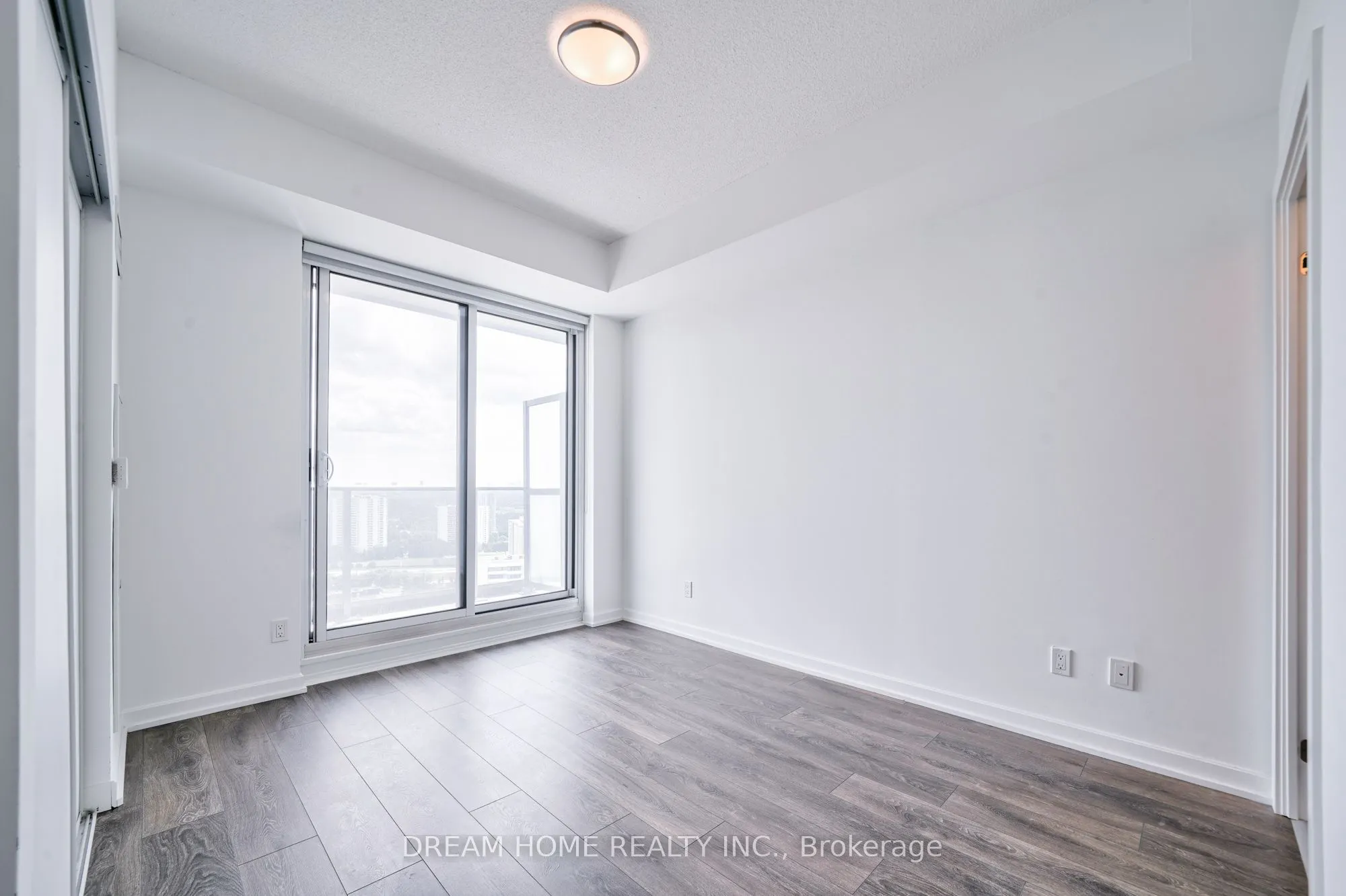 32 Forest Manor Road, #2208