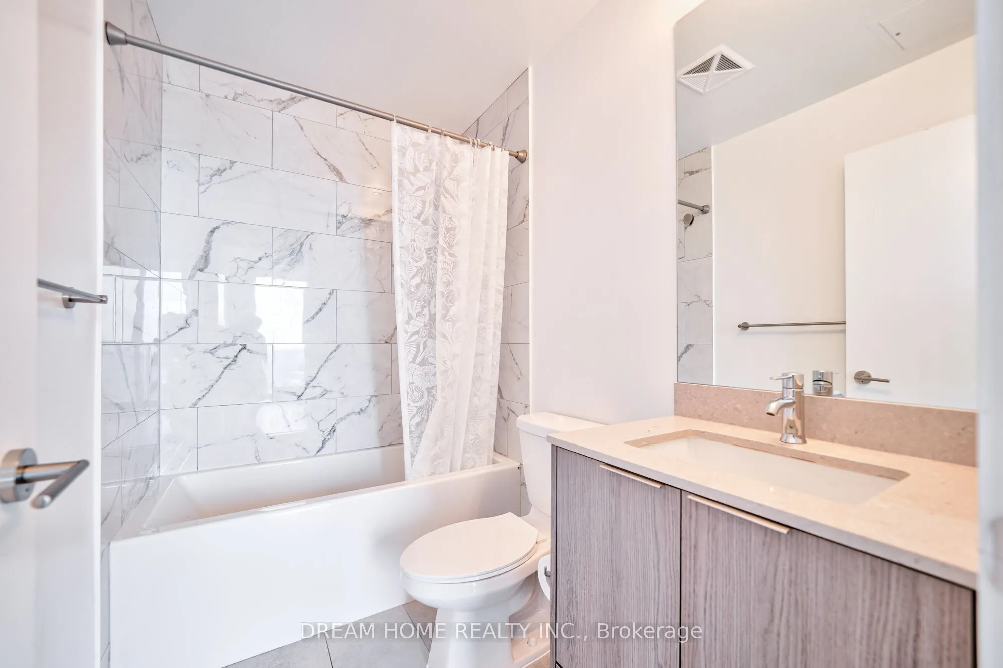 32 Forest Manor Road, #2208