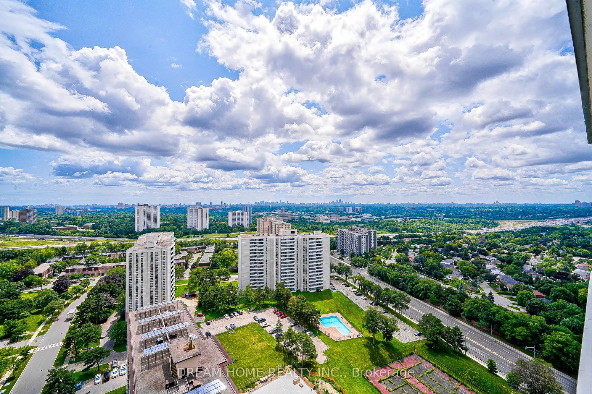 32 Forest Manor Road, #2208