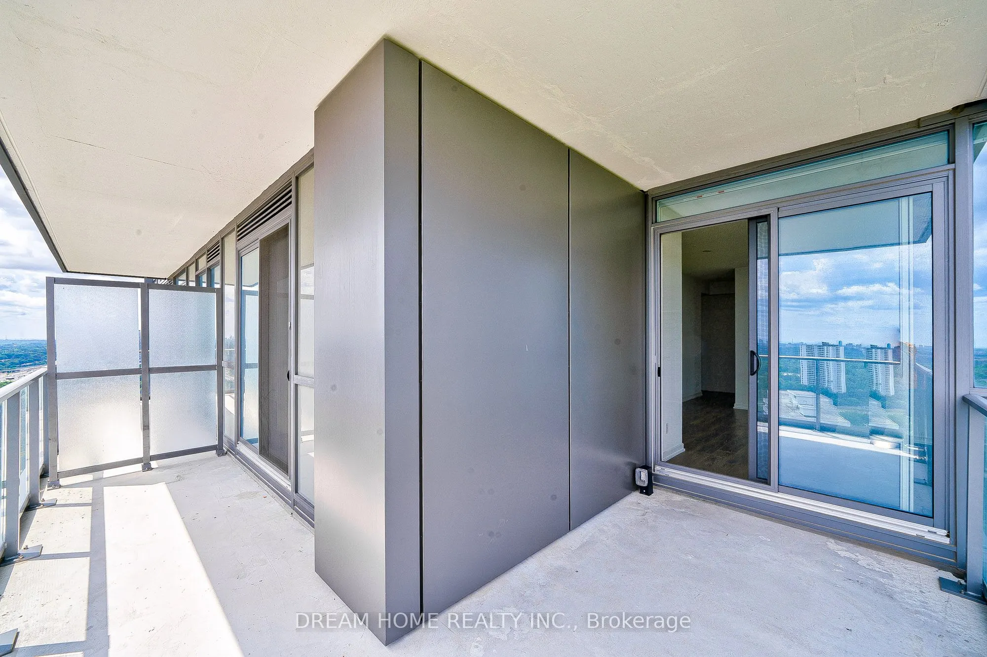 32 Forest Manor Road, #2208