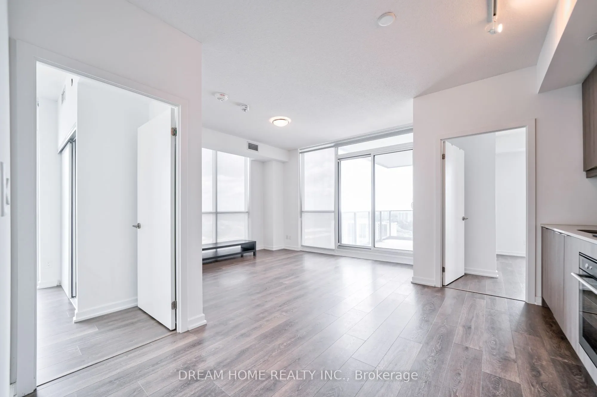 32 Forest Manor Road, #2208