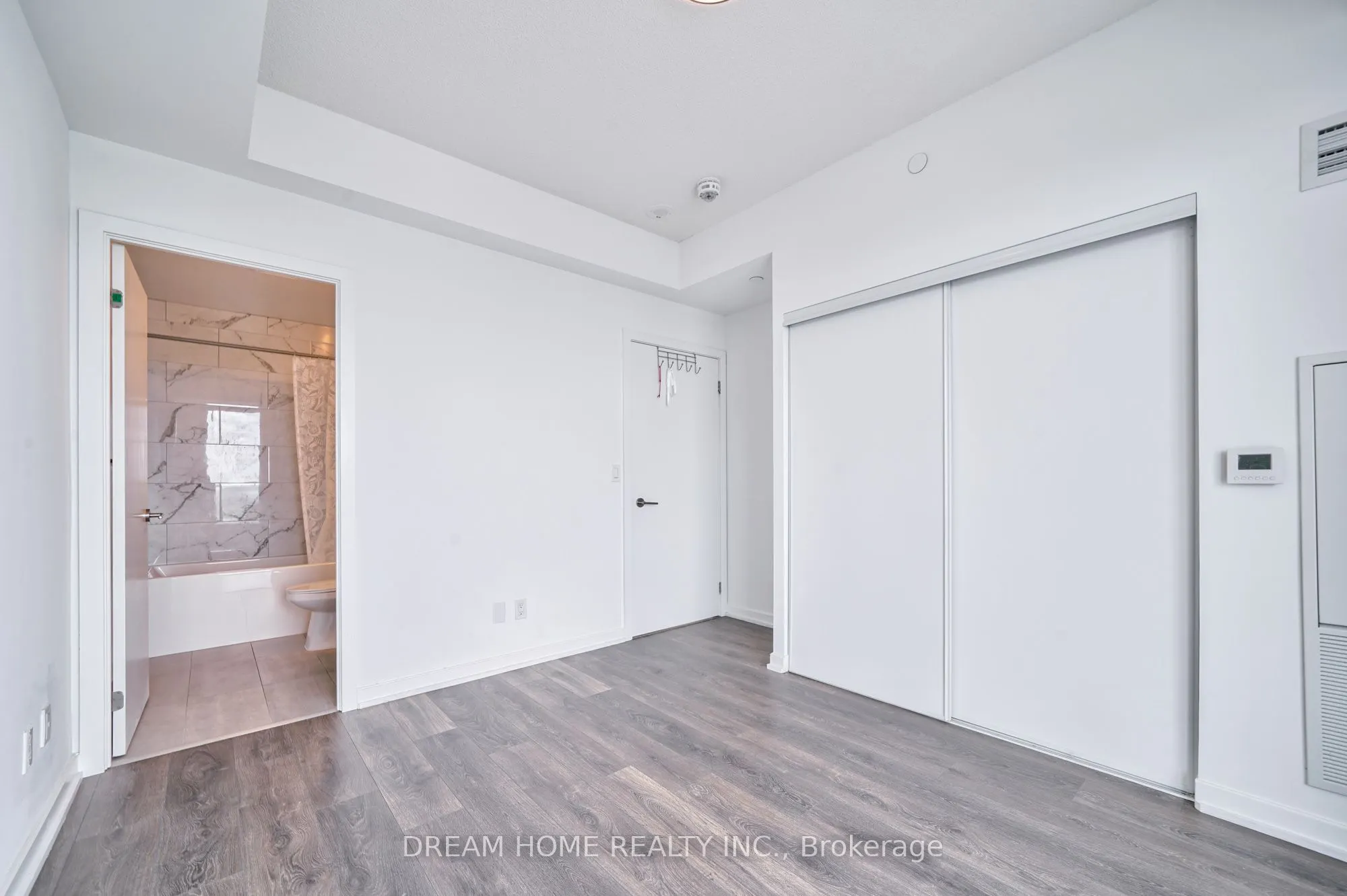 32 Forest Manor Road, #2208