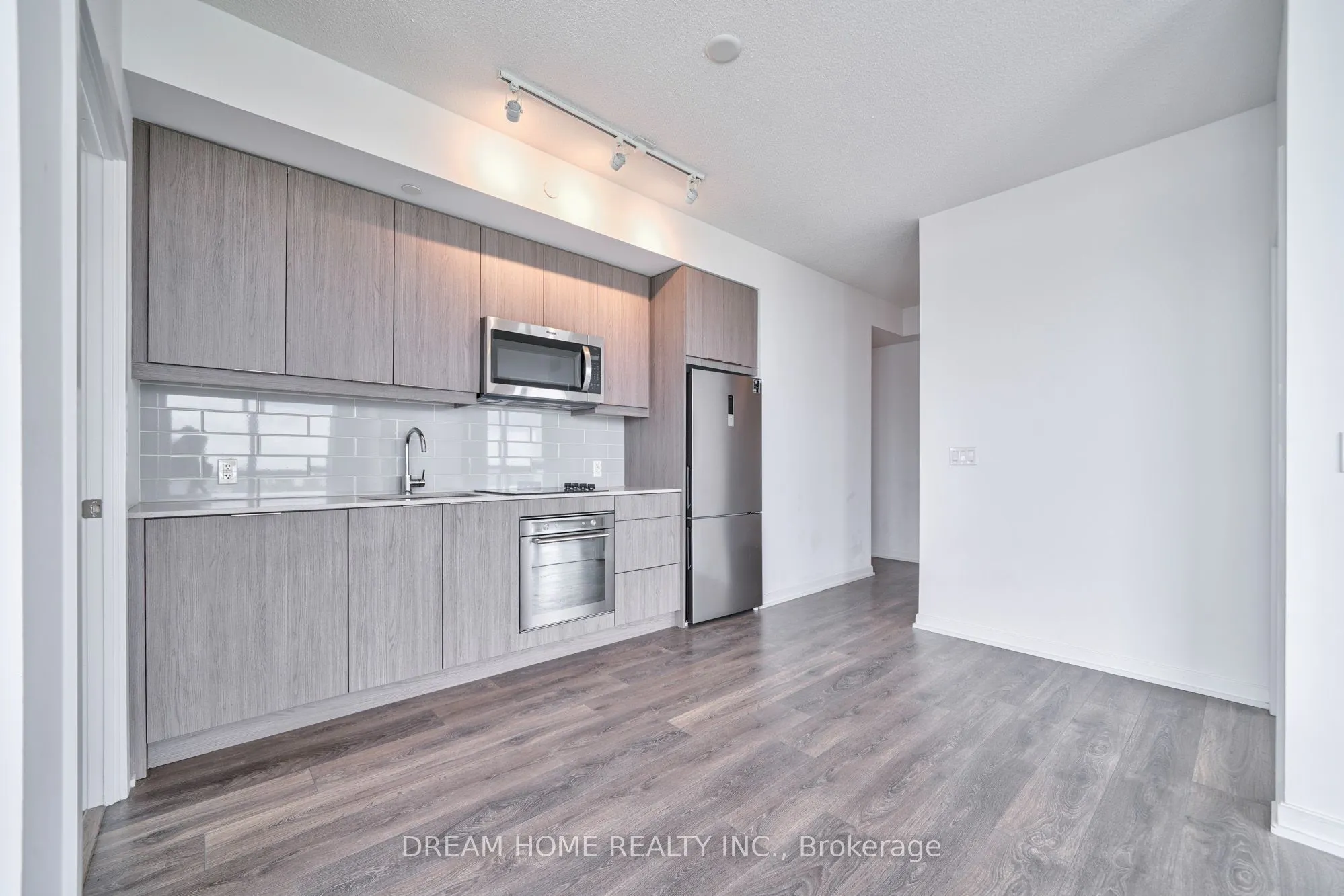 32 Forest Manor Road, #2208