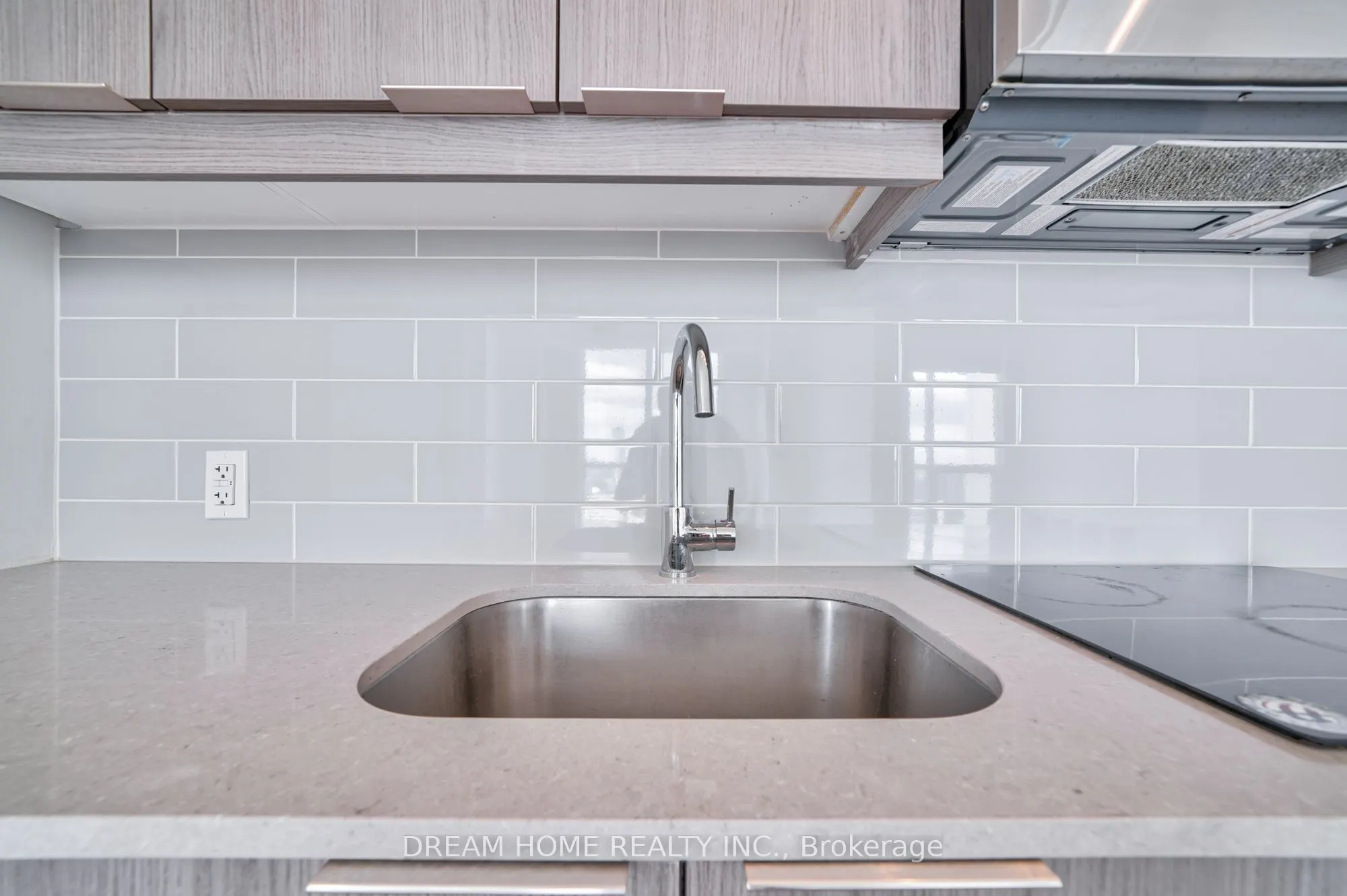 32 Forest Manor Road, #2208