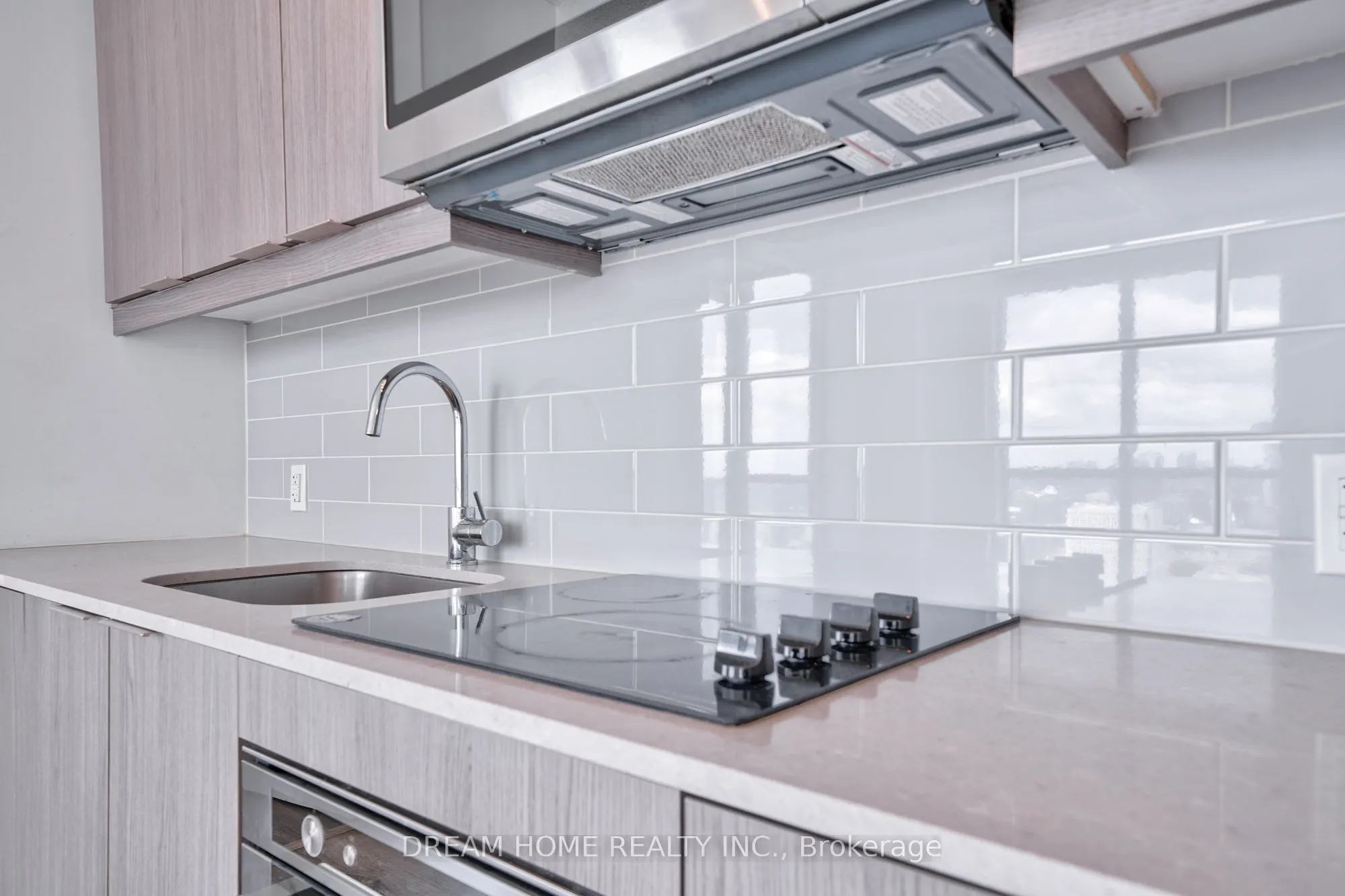 32 Forest Manor Road, #2208