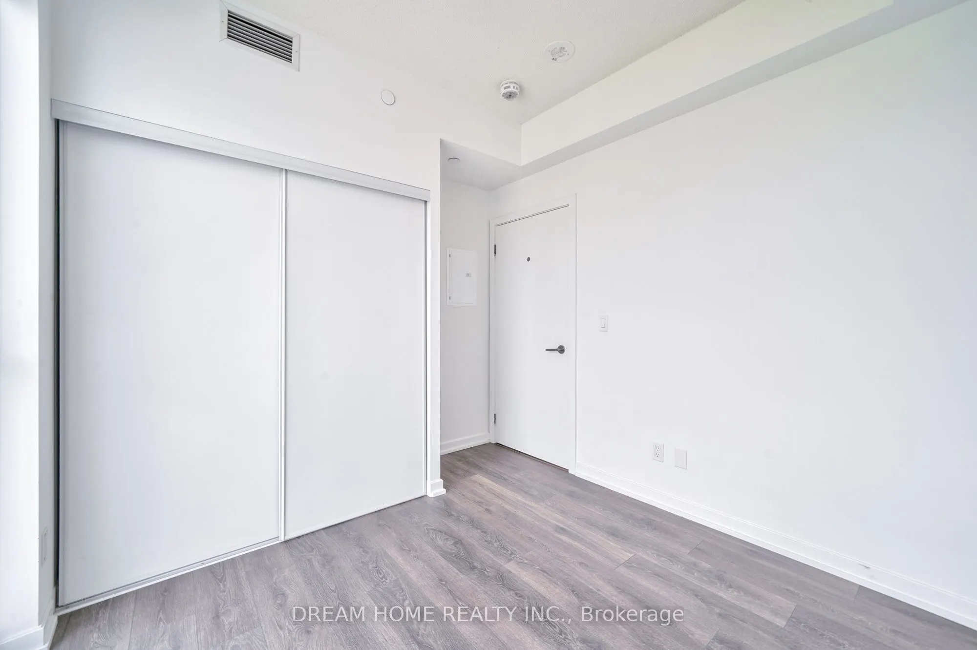 32 Forest Manor Road, #2208