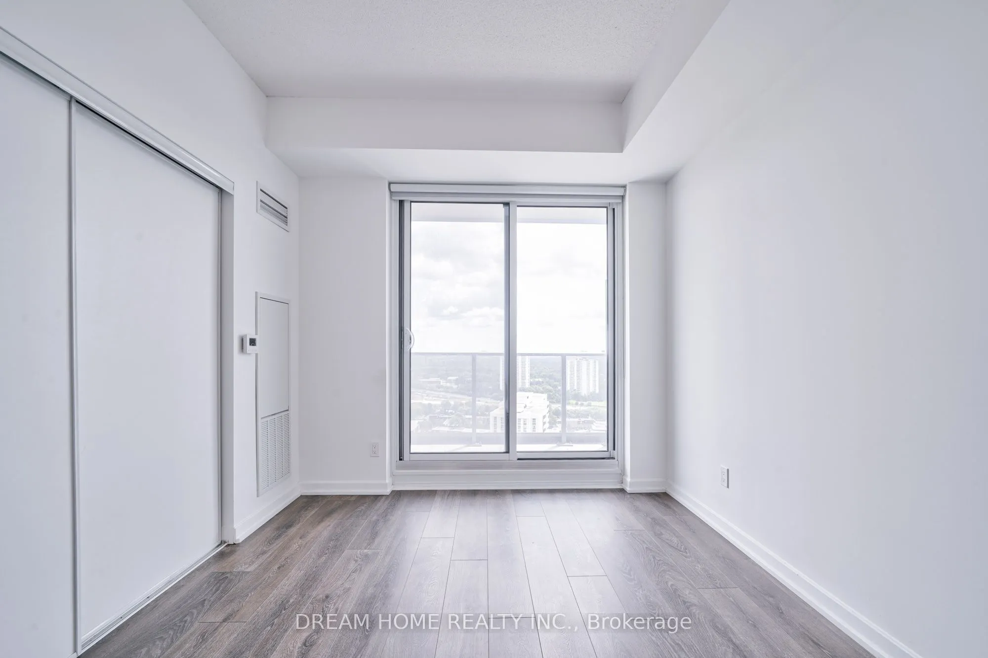 32 Forest Manor Road, #2208