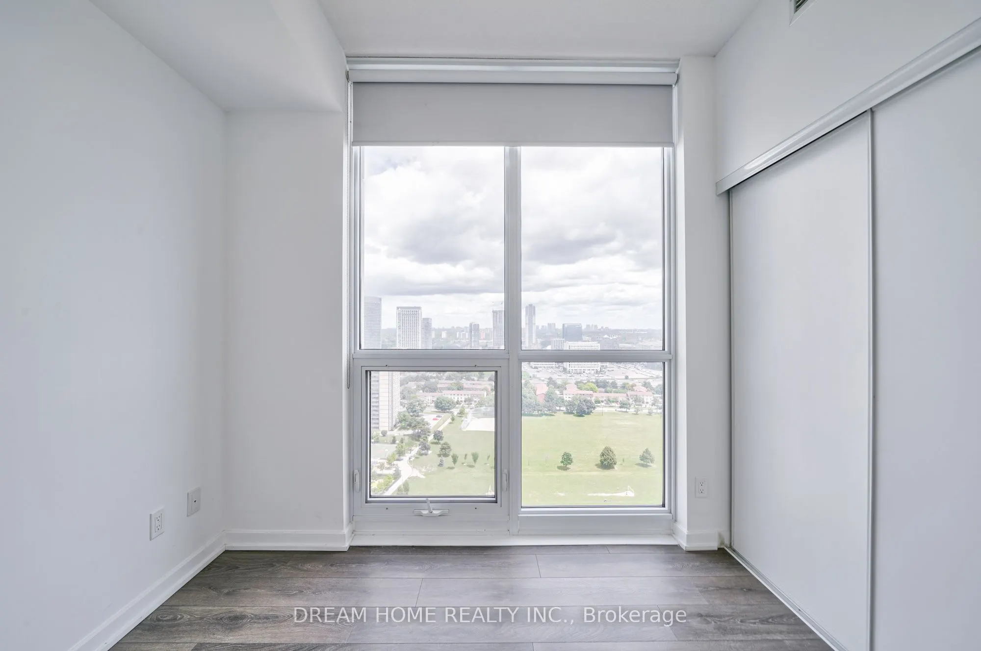 32 Forest Manor Road, #2208