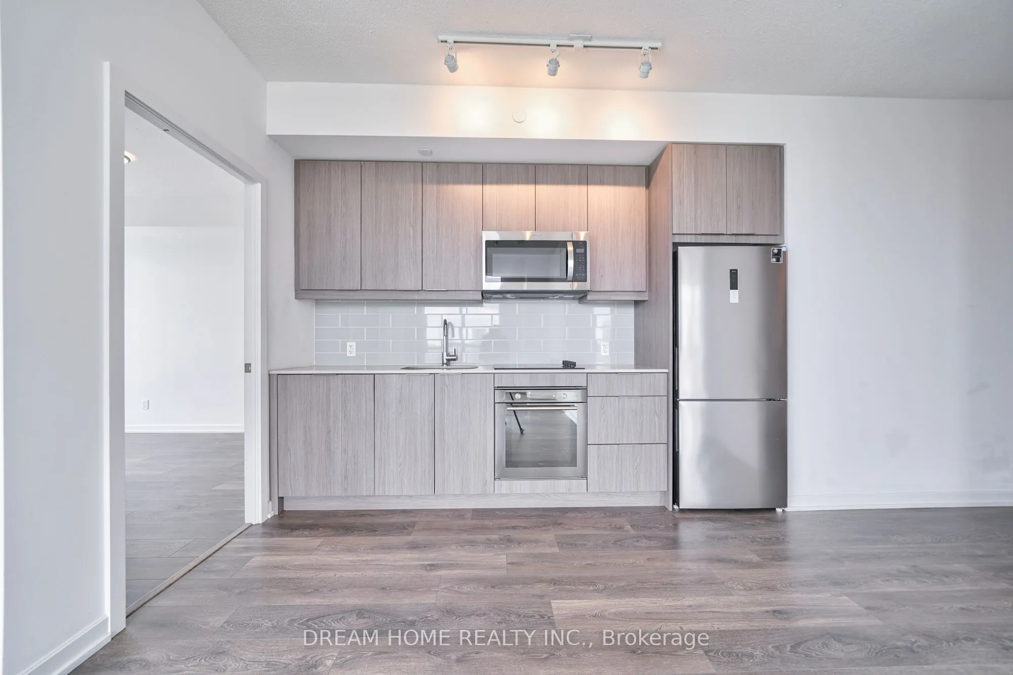 32 Forest Manor Road, #2208