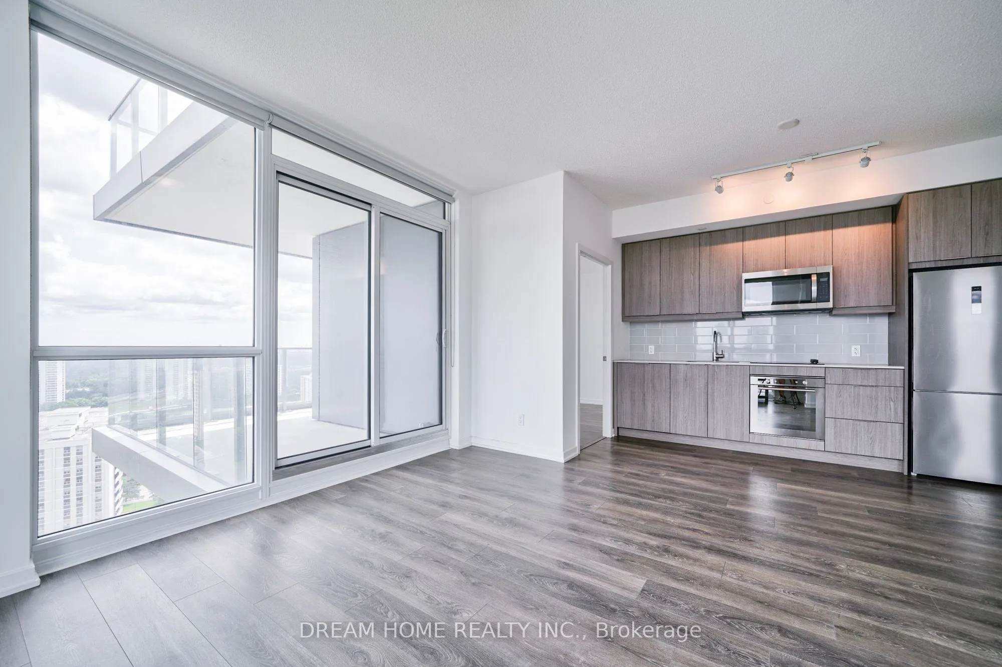 32 Forest Manor Road, #2208