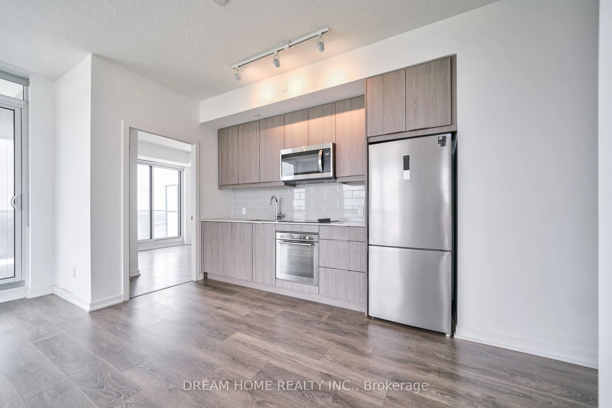 32 Forest Manor Road, #2208