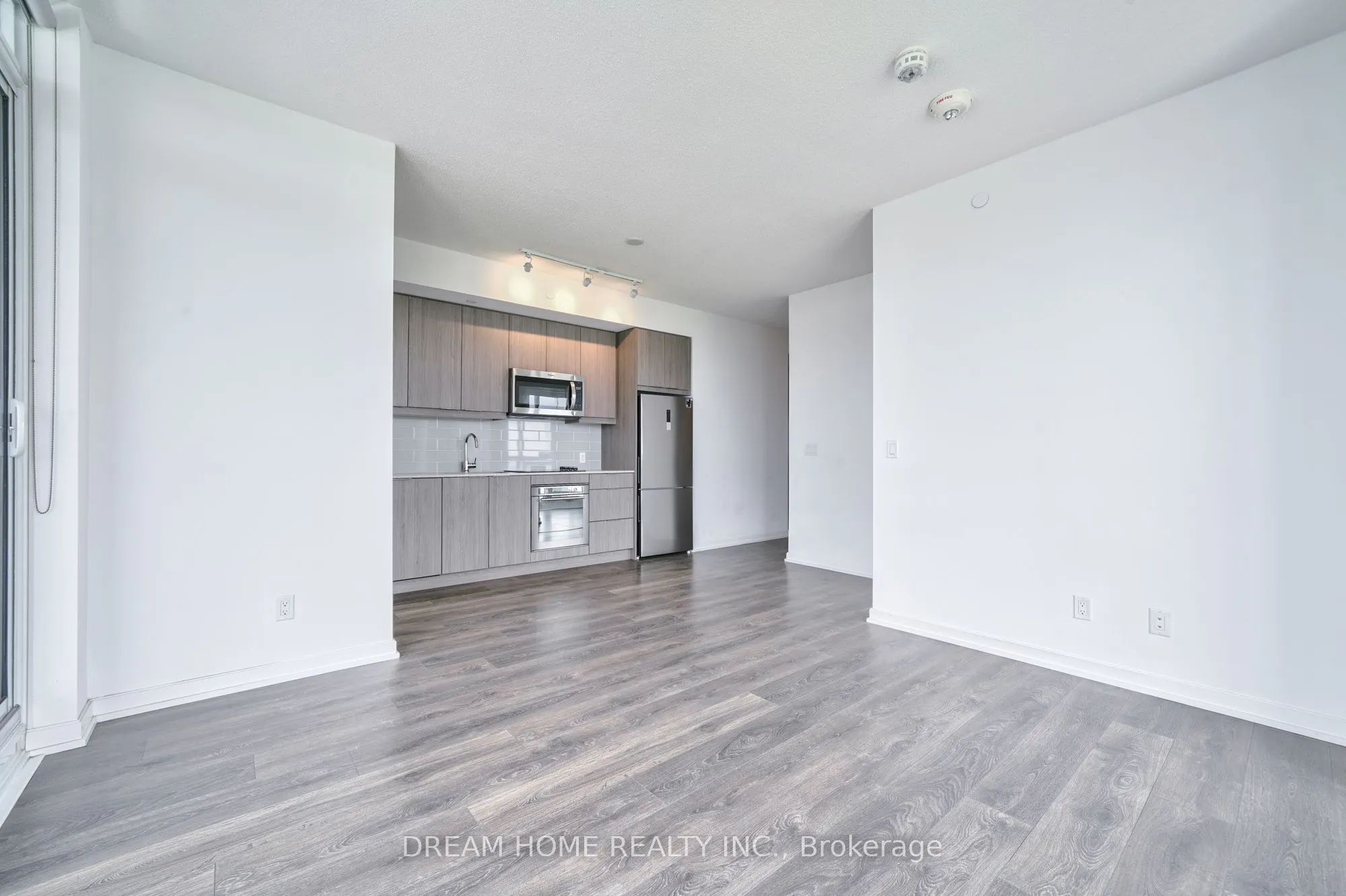32 Forest Manor Road, #2208