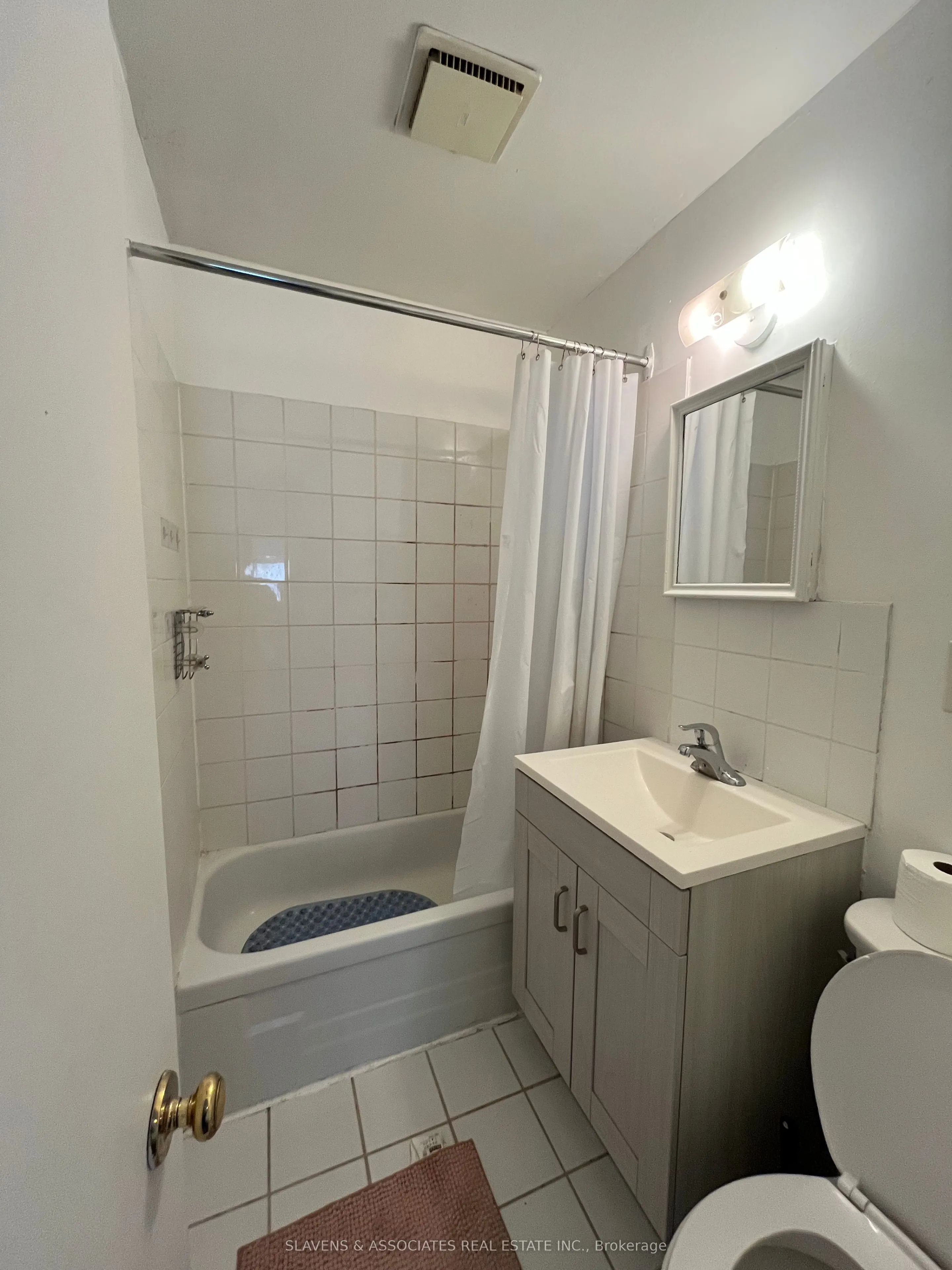 557 Markham Street, #202
