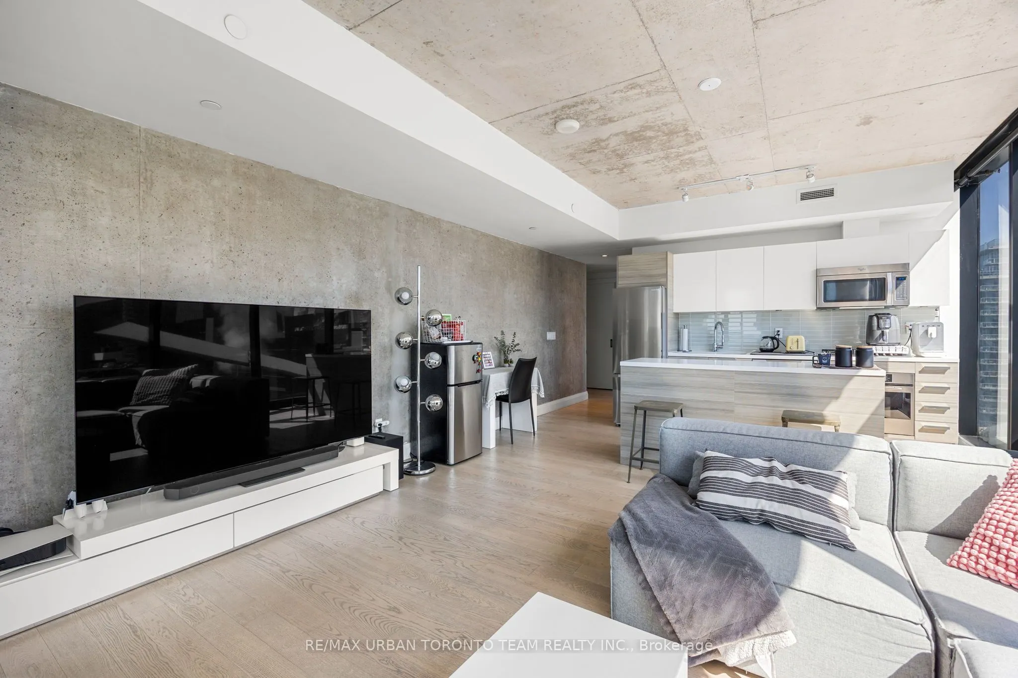 224 King Street W, #2804
