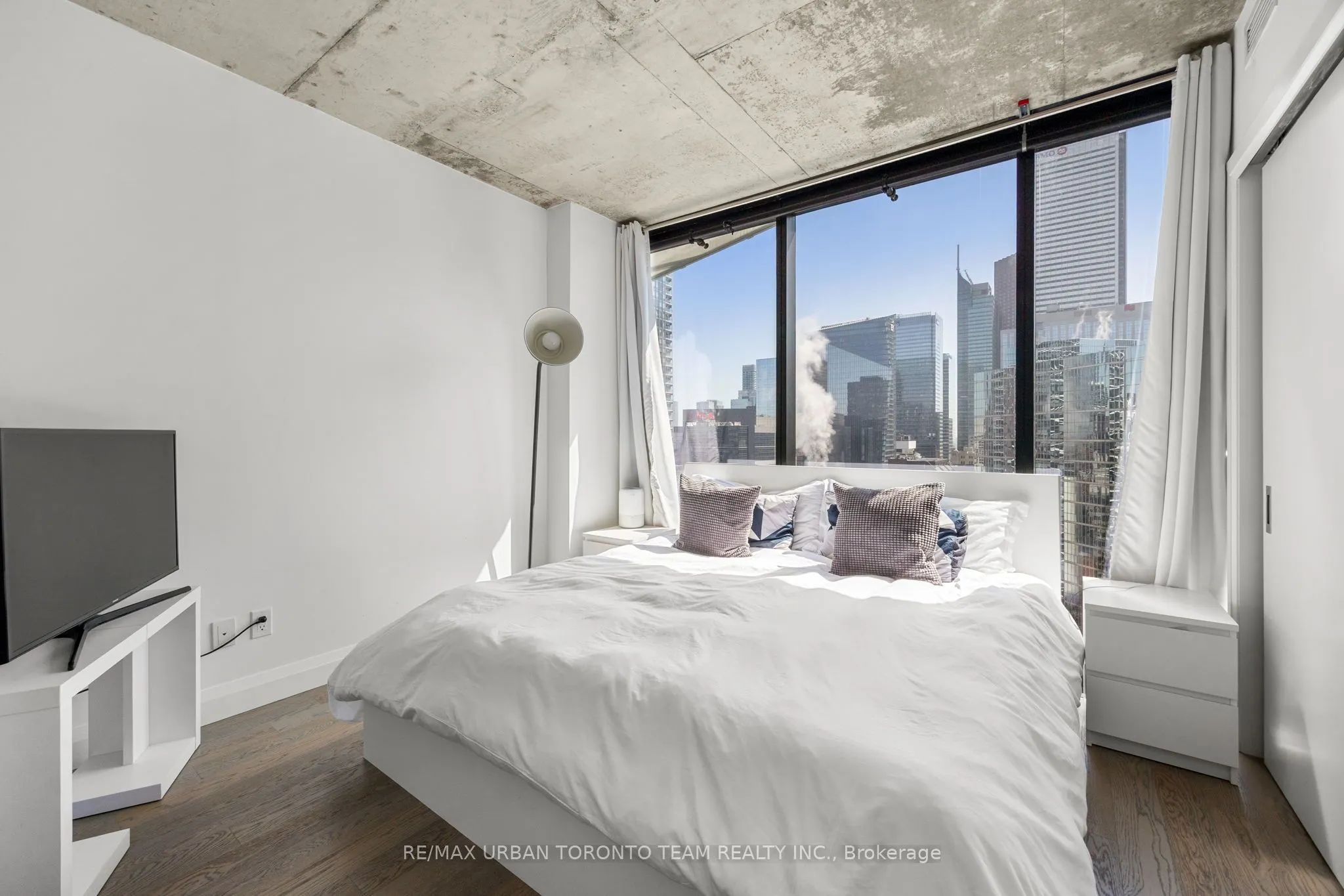 224 King Street W, #2804