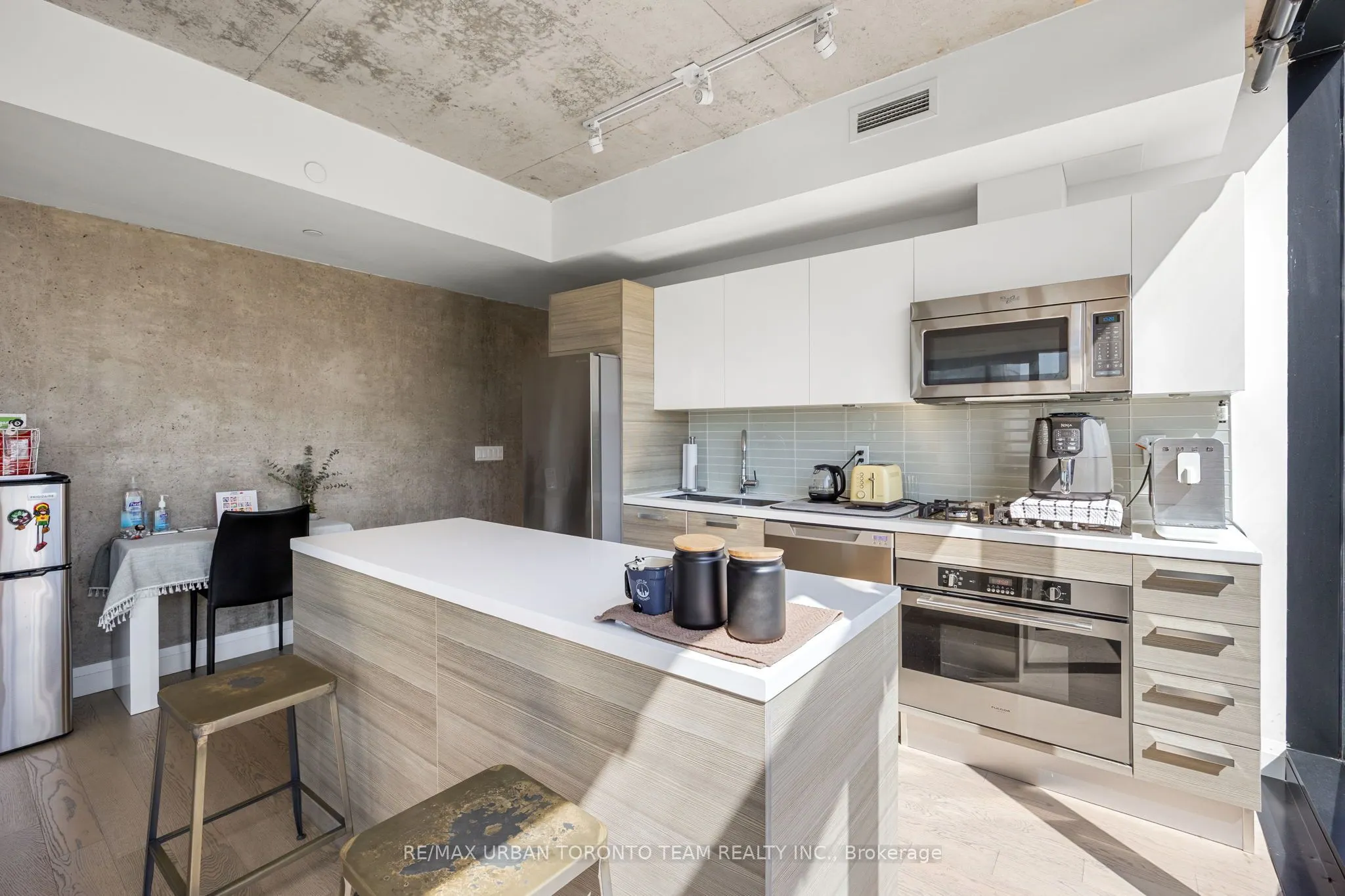224 King Street W, #2804