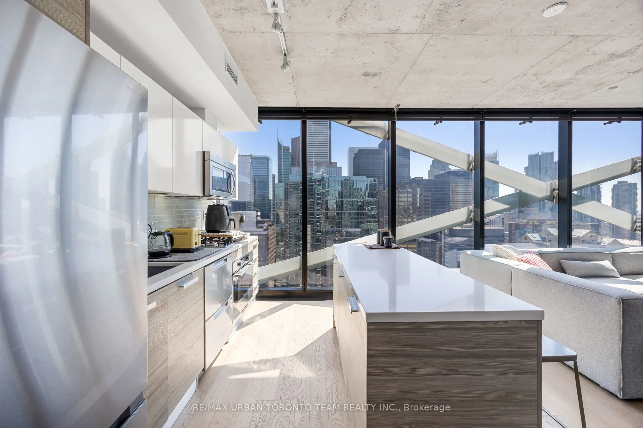 224 King Street W, #2804