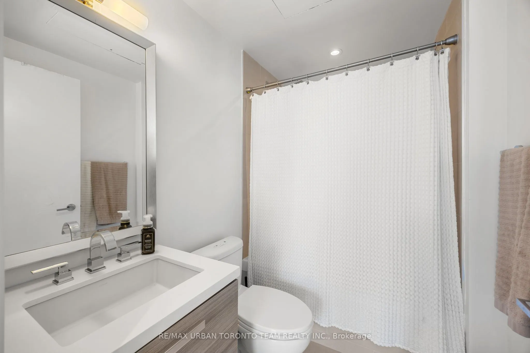 224 King Street W, #2804