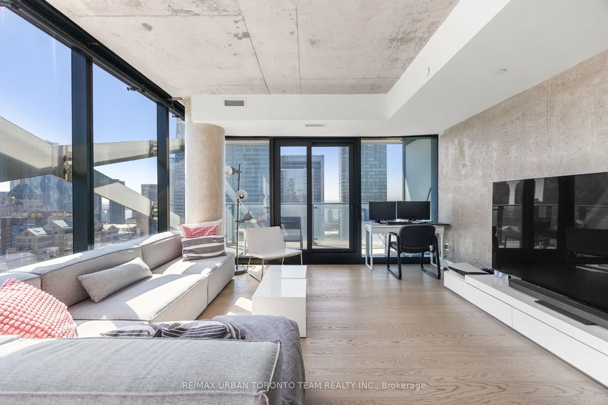 224 King Street W, #2804