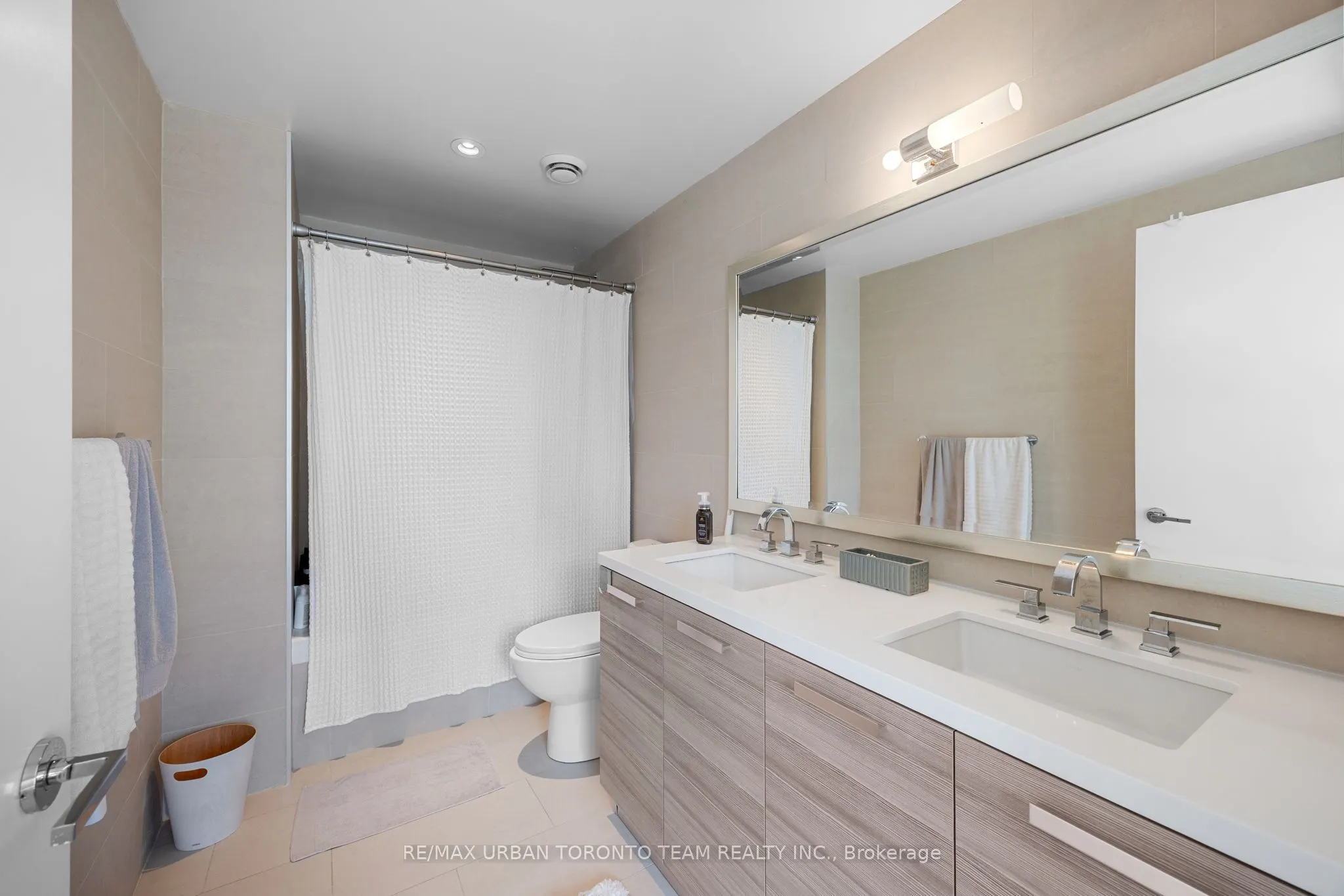 224 King Street W, #2804