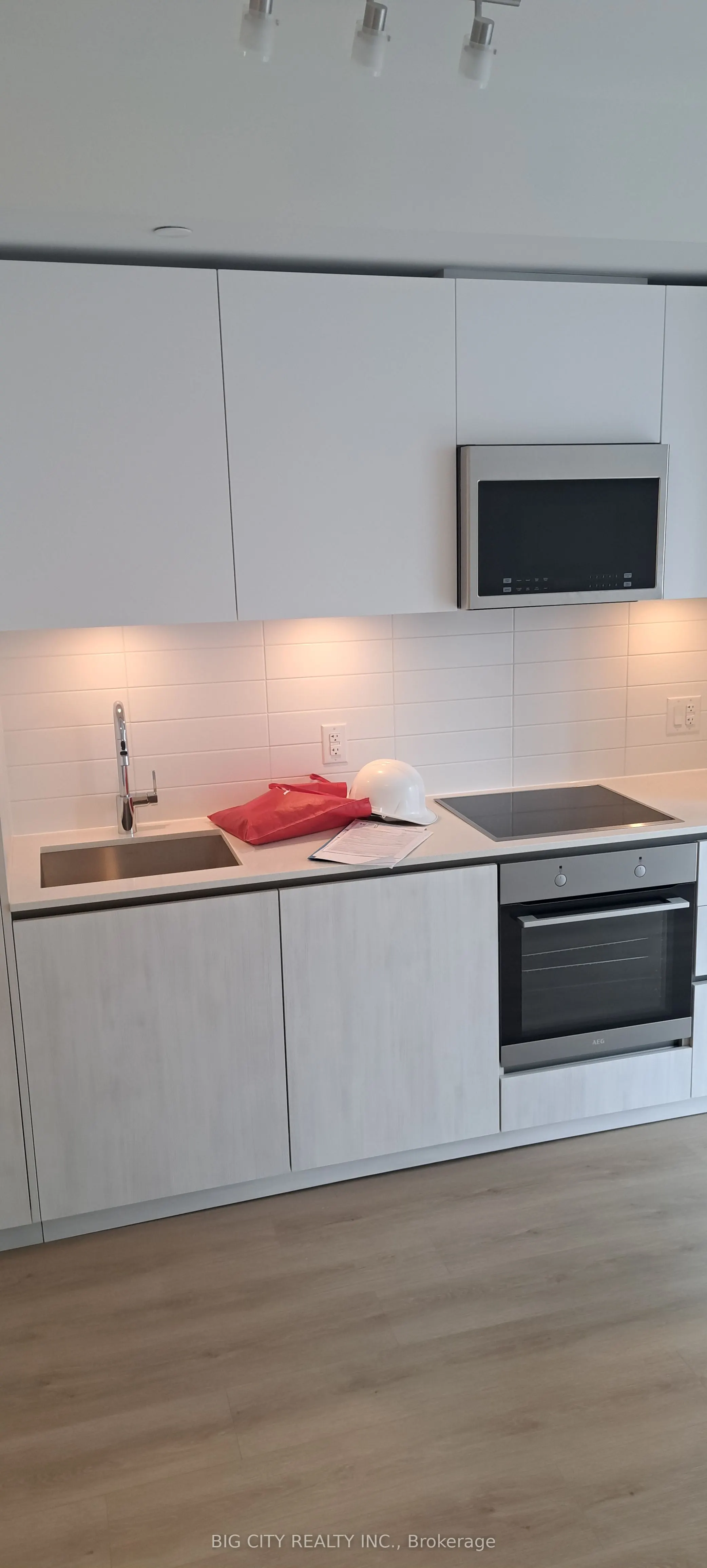 8 Widmer Street, #3008