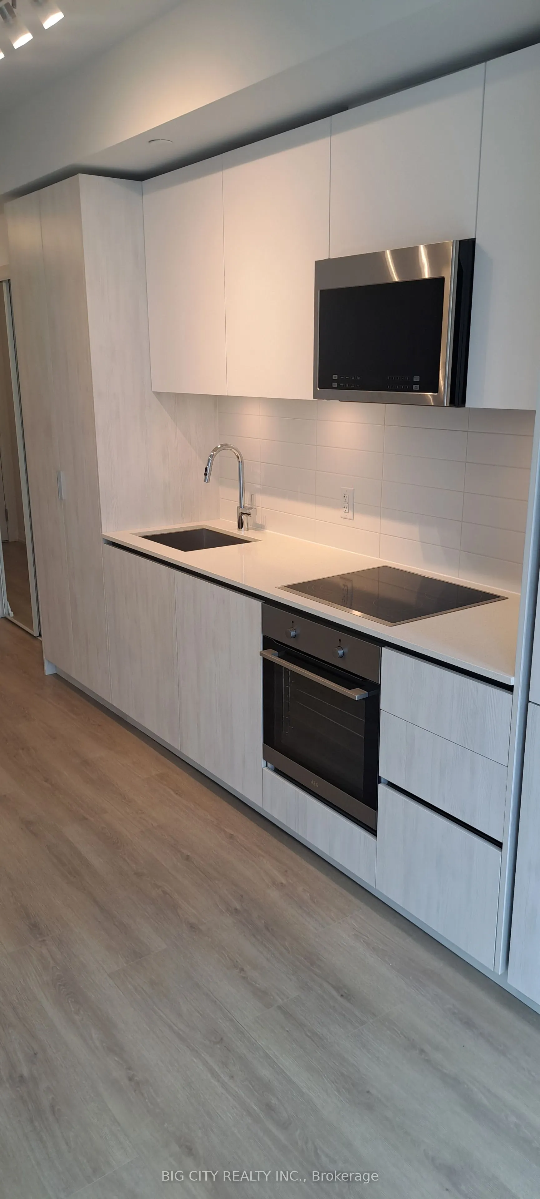 8 Widmer Street, #3008