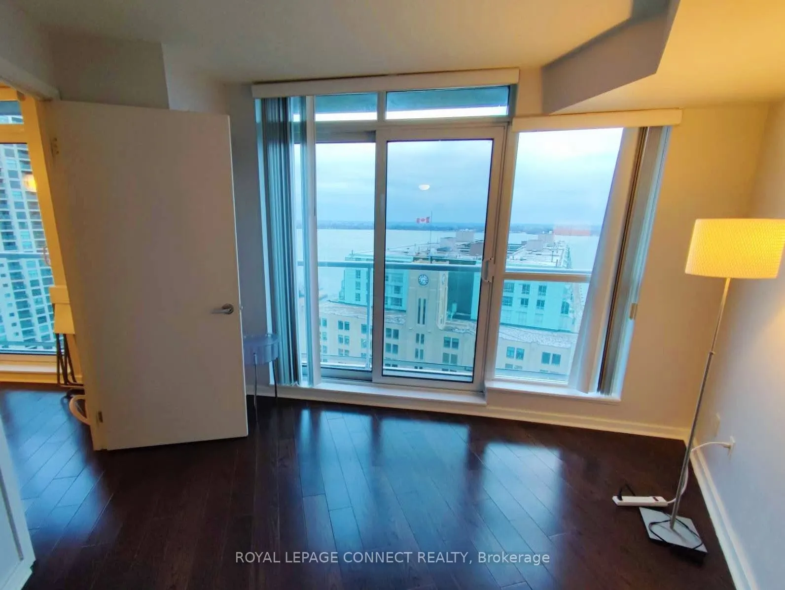 208 Queens Quay W, #1906