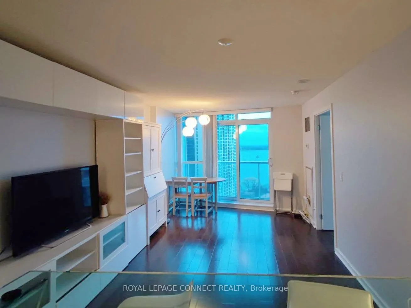 208 Queens Quay W, #1906