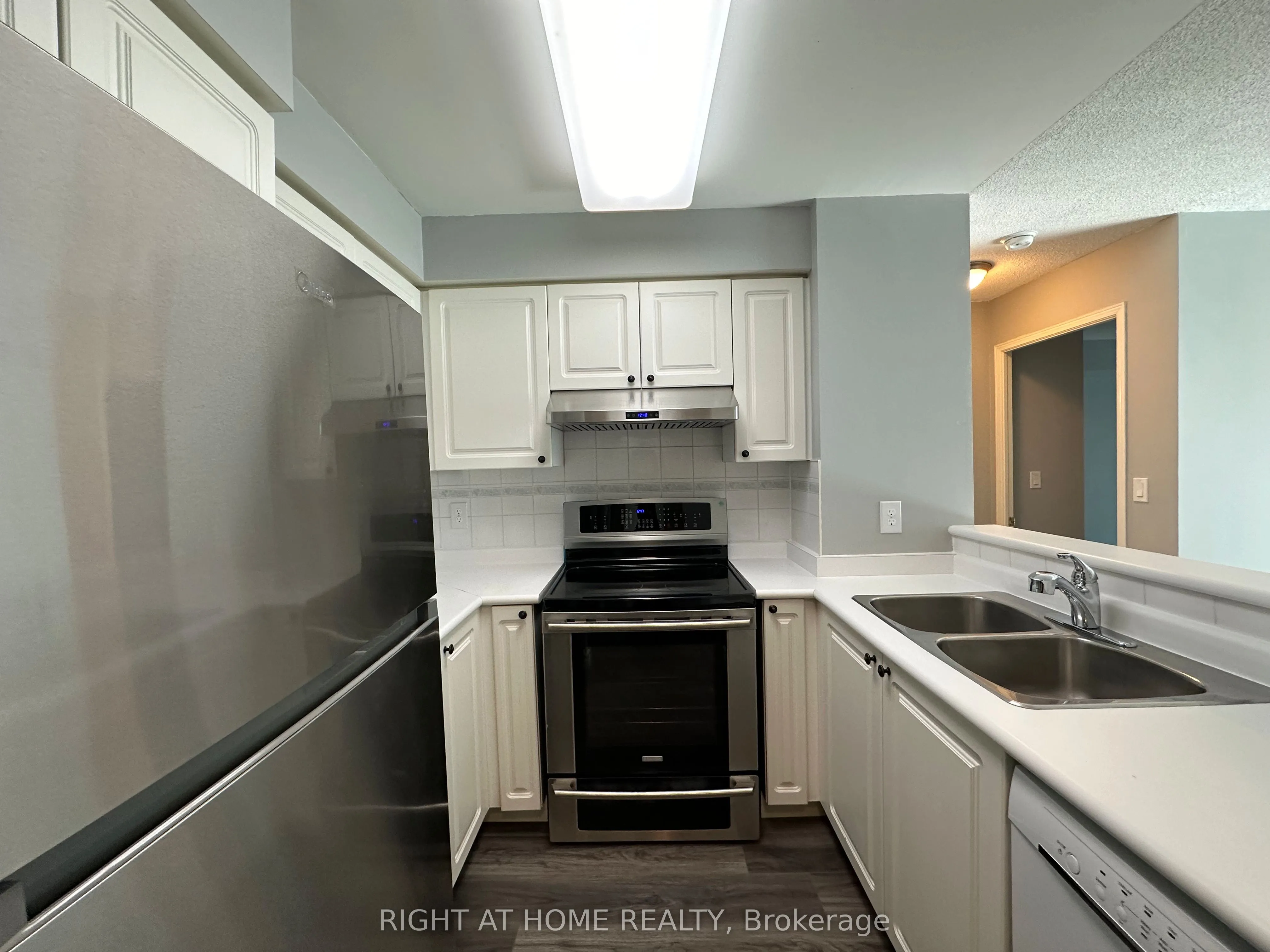 18 PEMBERTON Avenue, #309