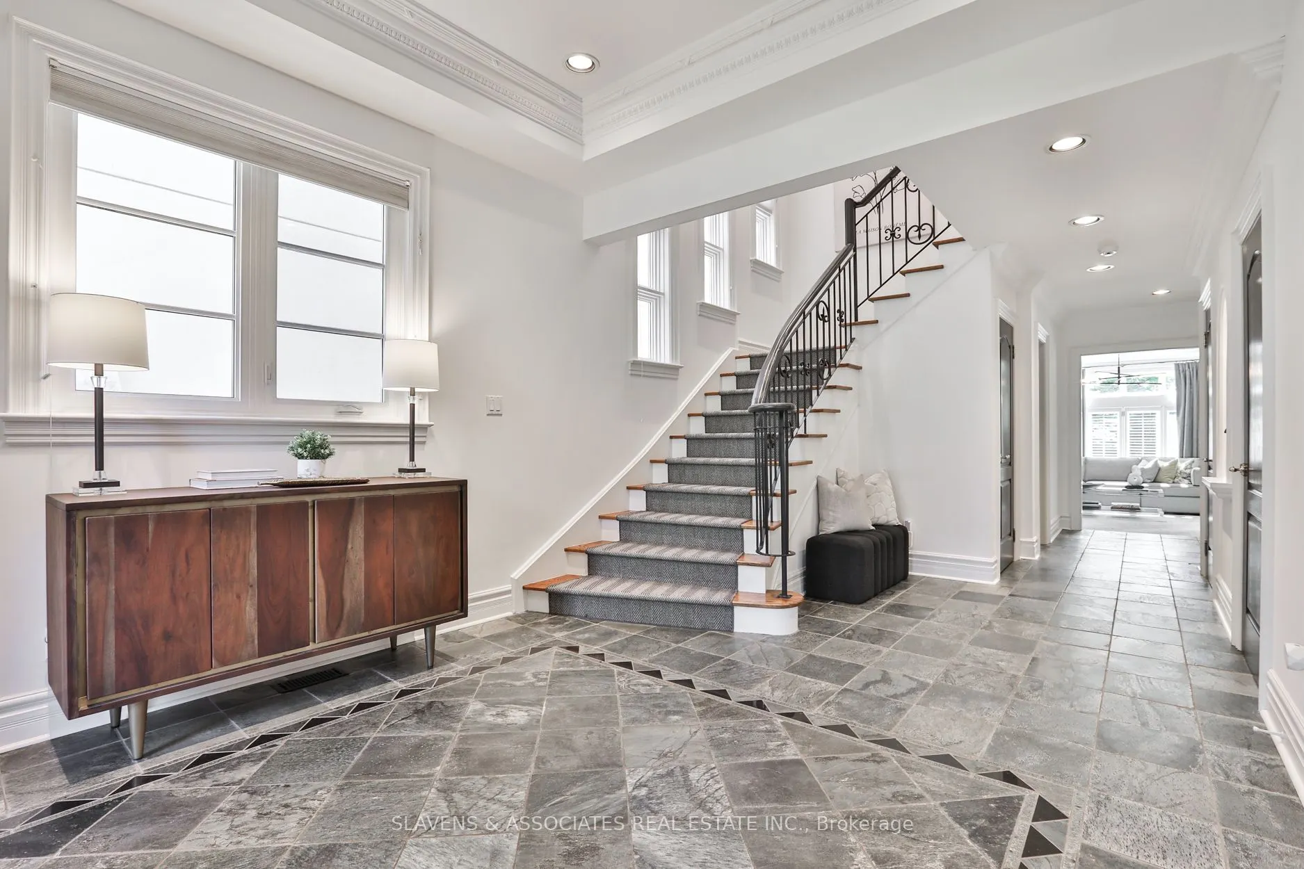 523 Fairlawn Avenue