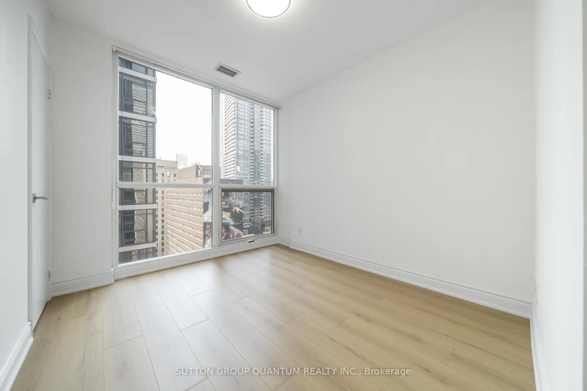 21 Carlton Street, #1902