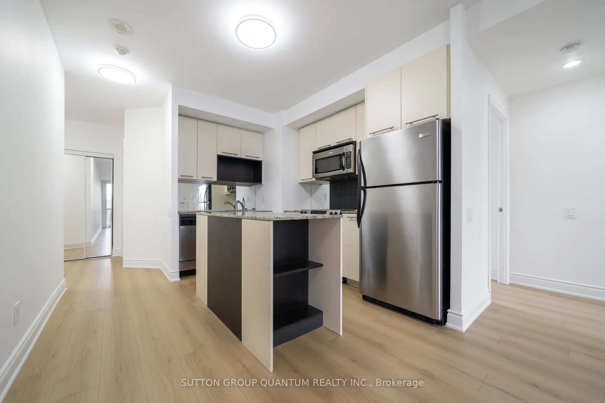 21 Carlton Street, #1902