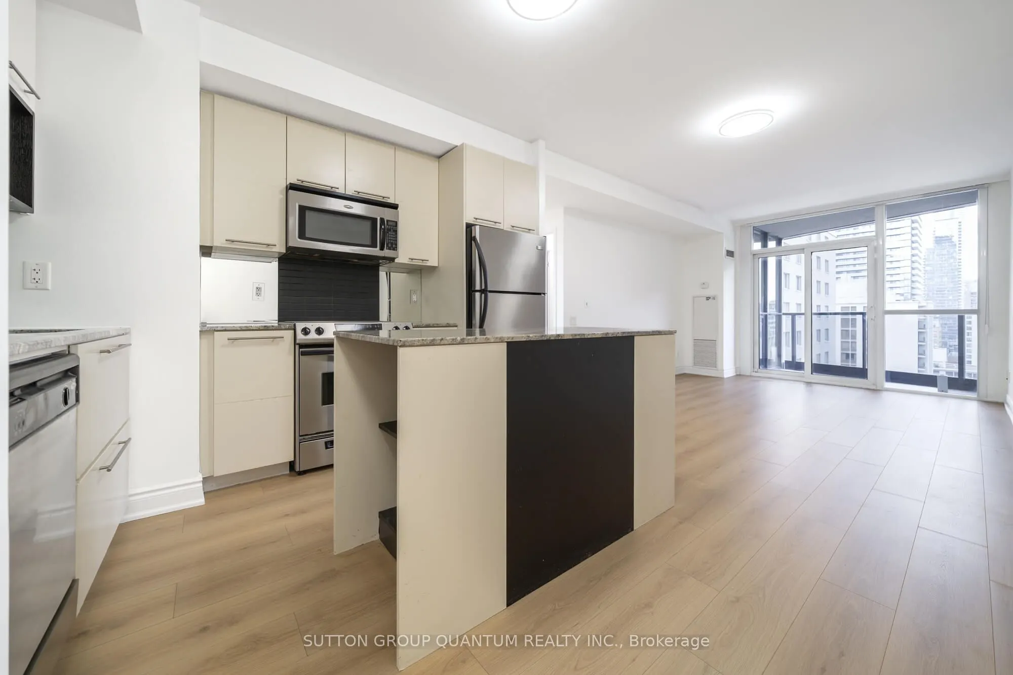 21 Carlton Street, #1902