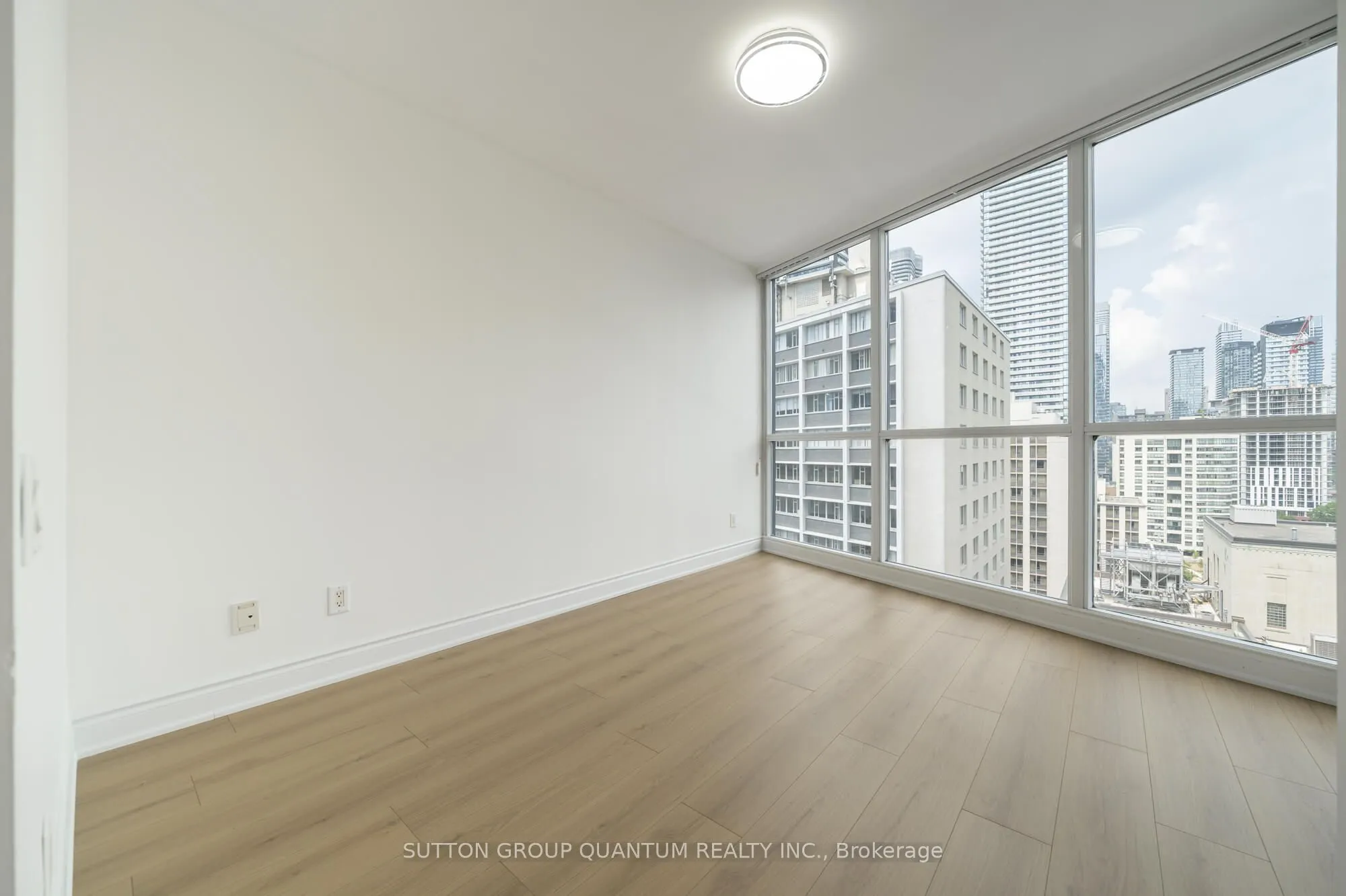 21 Carlton Street, #1902