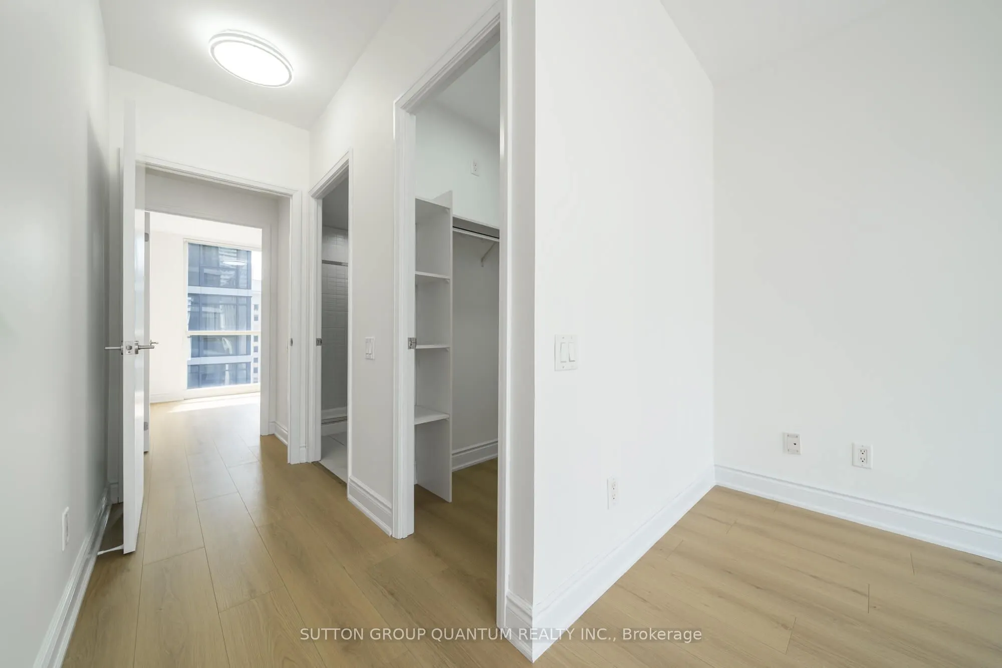 21 Carlton Street, #1902
