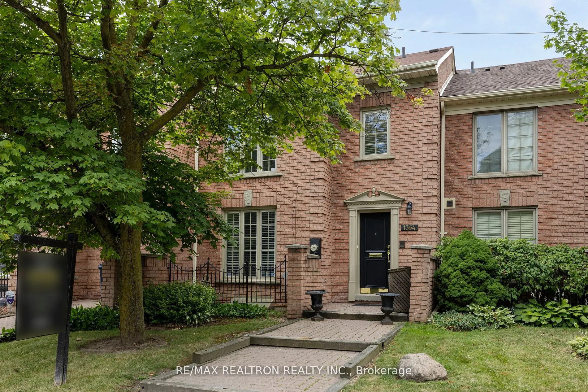 1364 Avenue Road