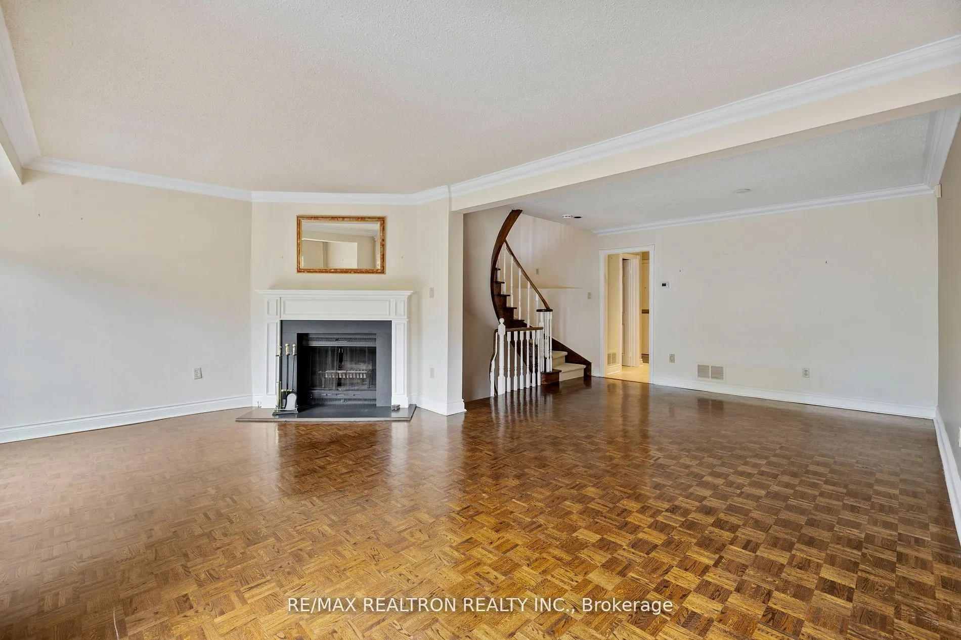 1364 Avenue Road