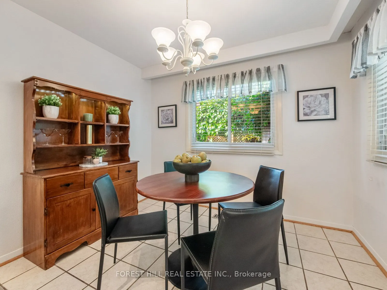 16 Oldborough Circle