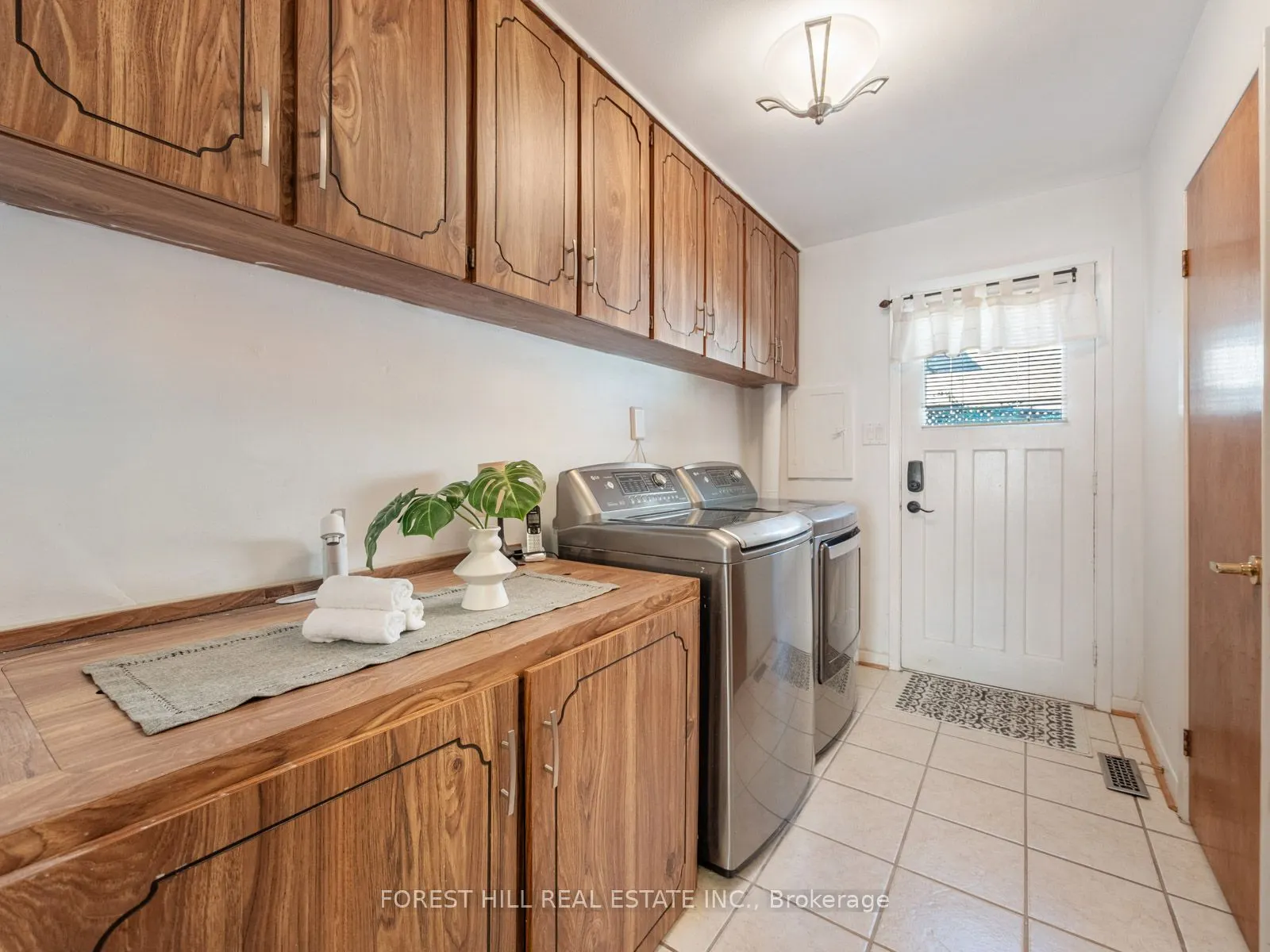 16 Oldborough Circle