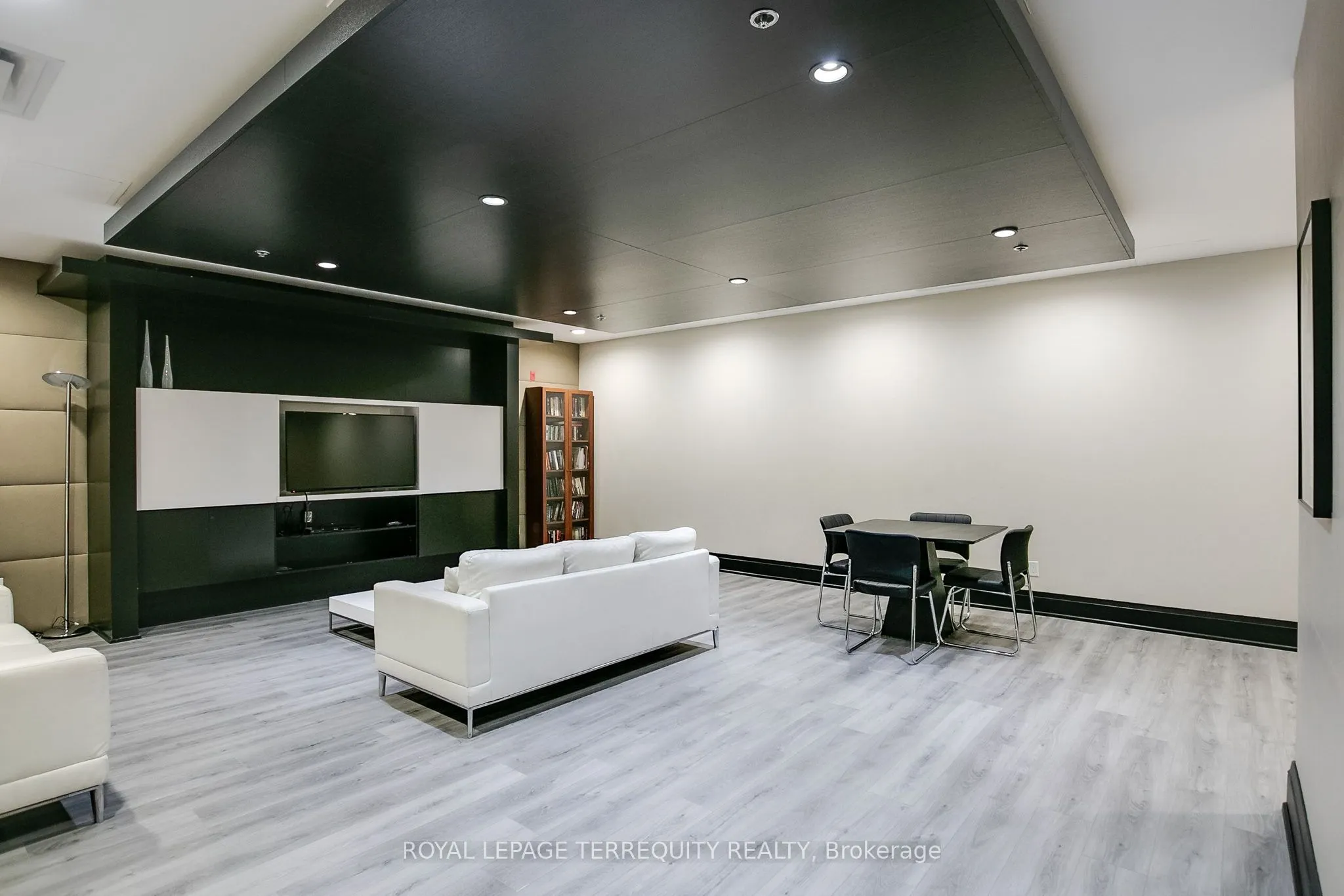 120 Dallimore Circle, #515