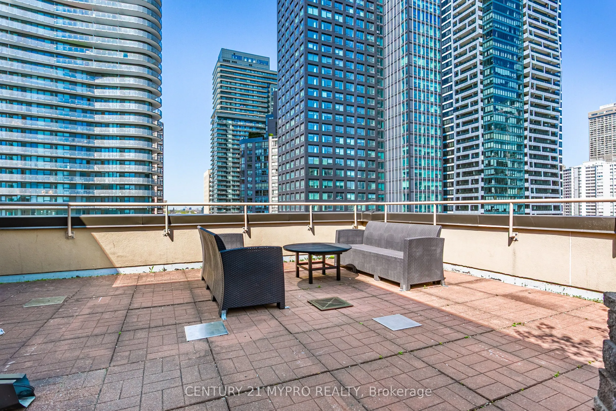 555 Yonge Street, #401