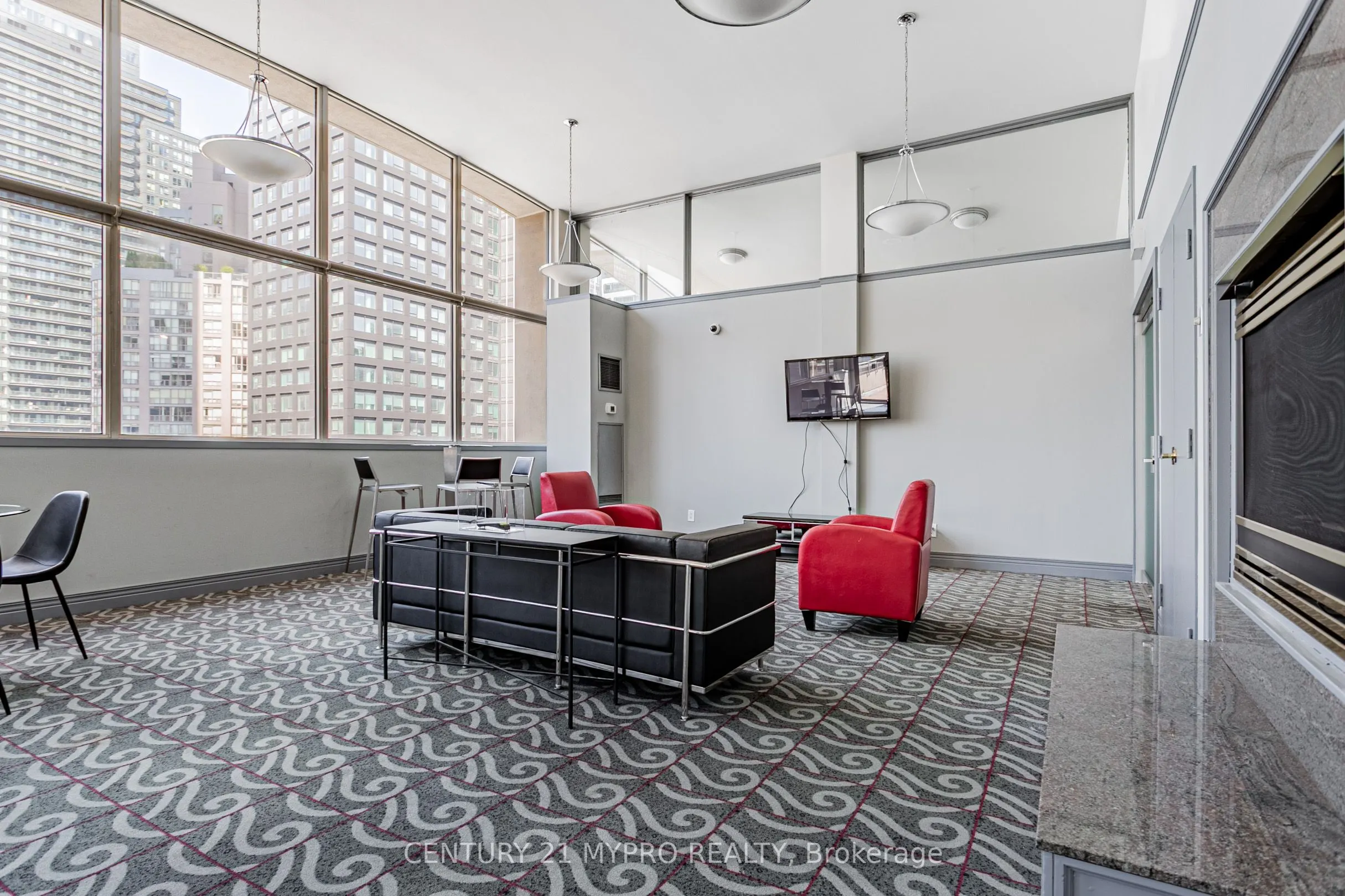 555 Yonge Street, #401