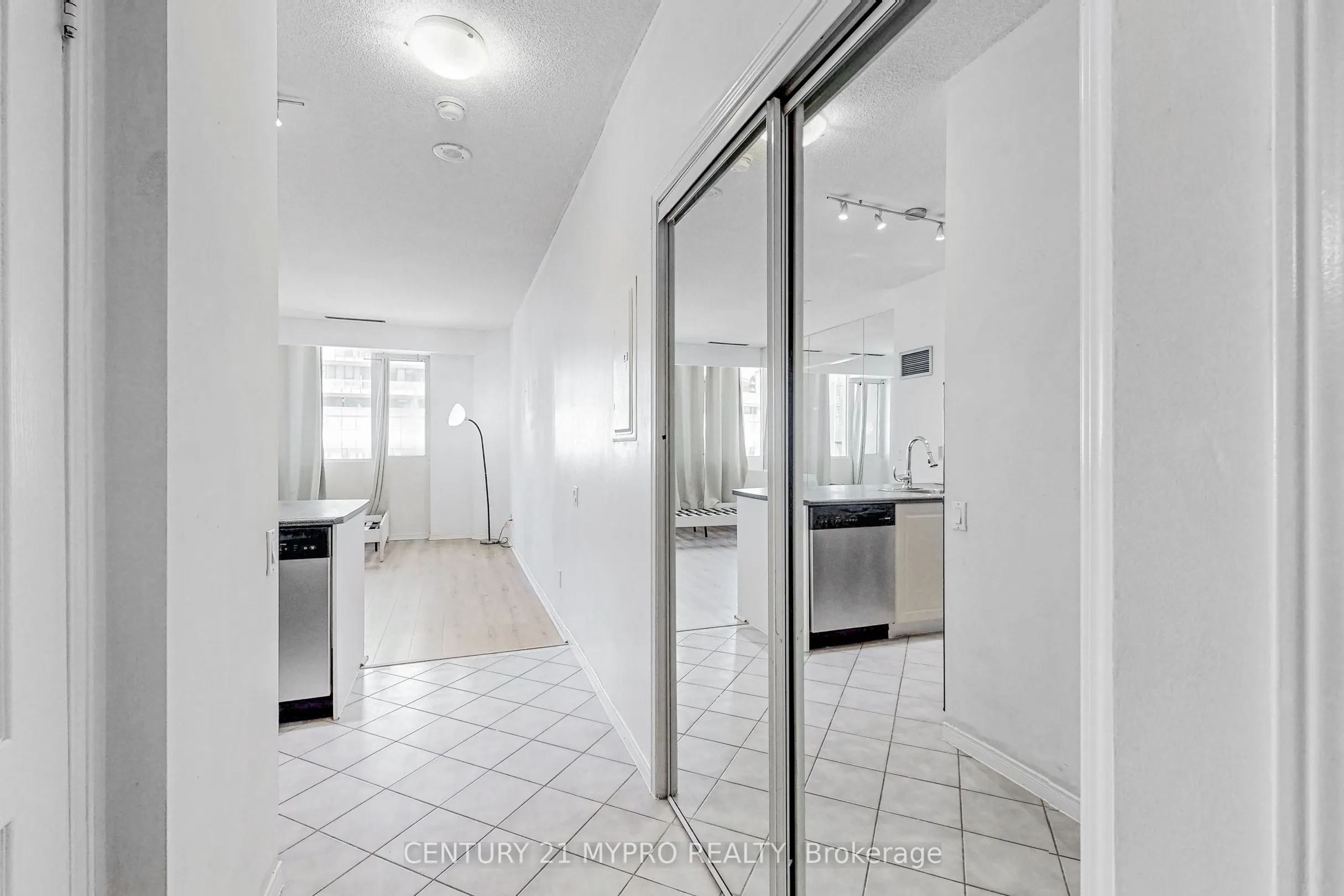 555 Yonge Street, #401