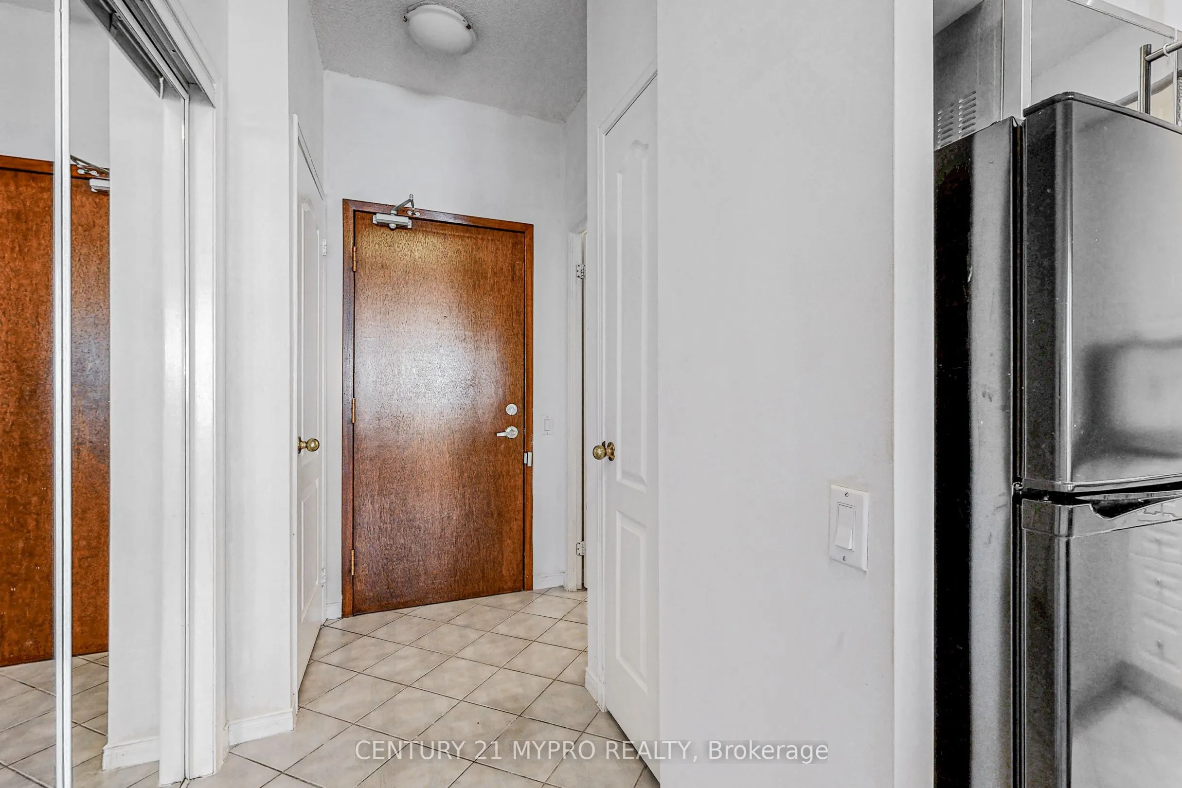 555 Yonge Street, #401