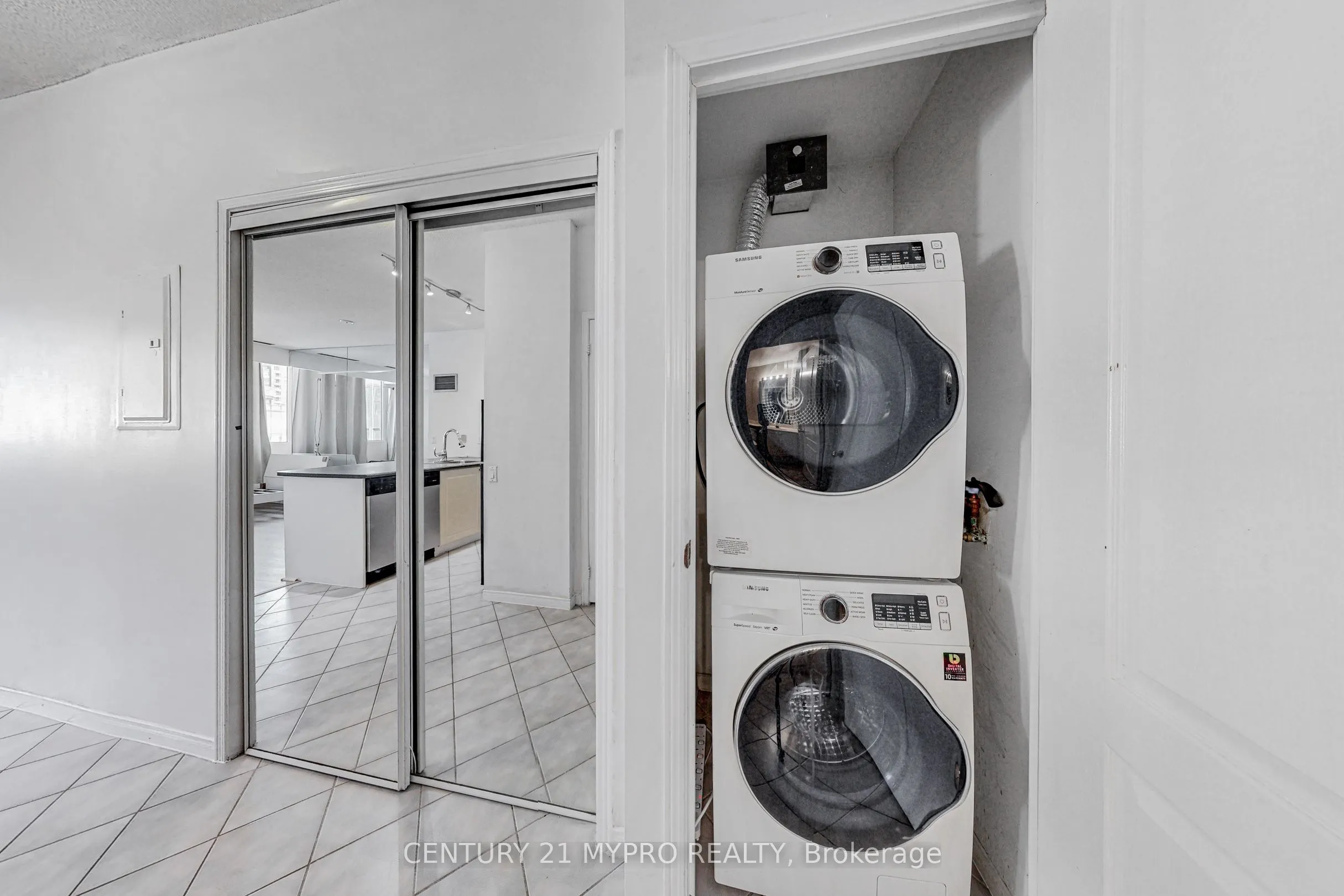 555 Yonge Street, #401