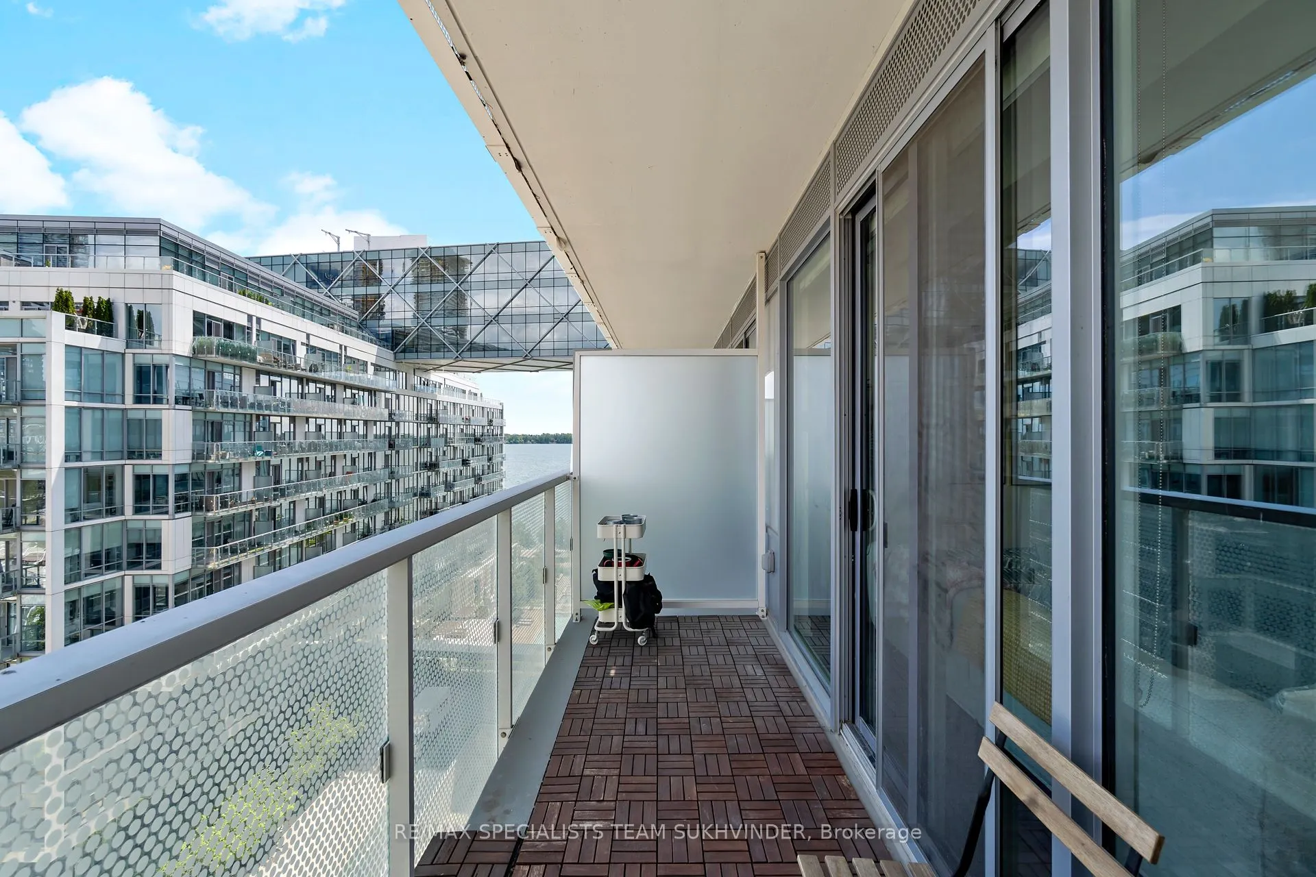 15 Queens Quay E, #902